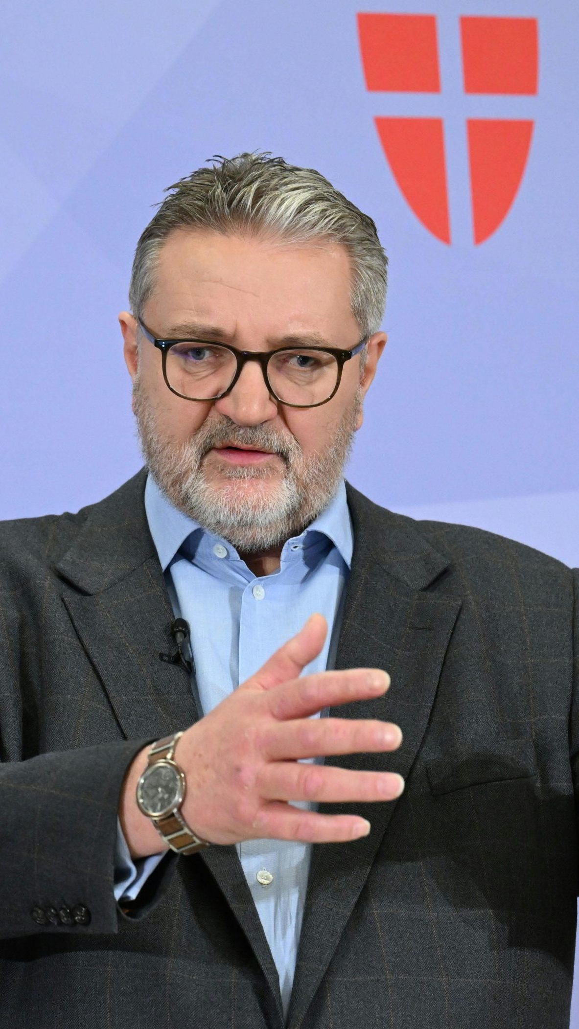 Sozialstadtrat Peter Hacker eröffnete das Angebot für junge Wohnungslose.