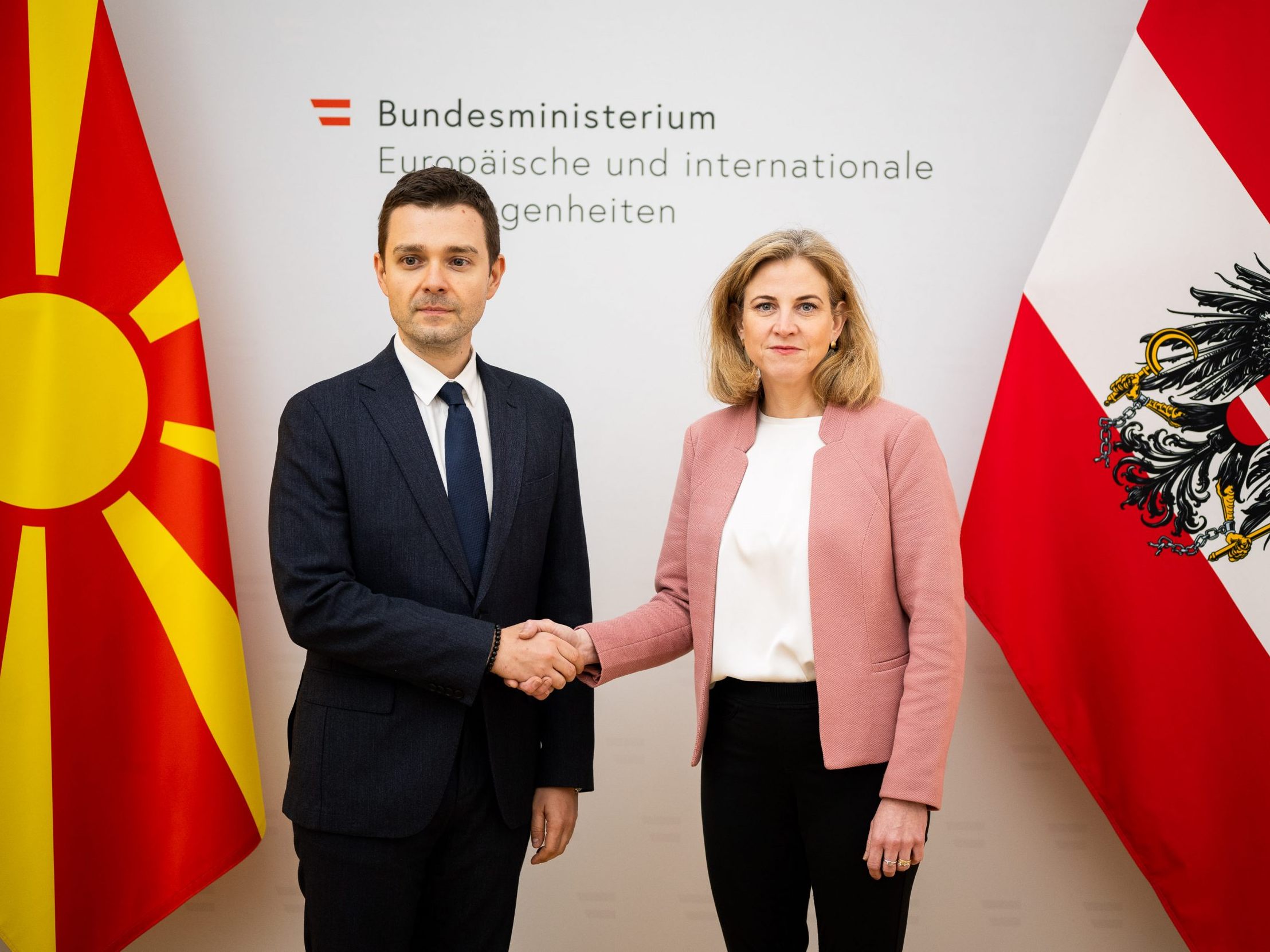 Außenministerin Meinl-Reisinger und der nordmazedonische Außenminister bei einem Besuch am Donnerstag in Wien.