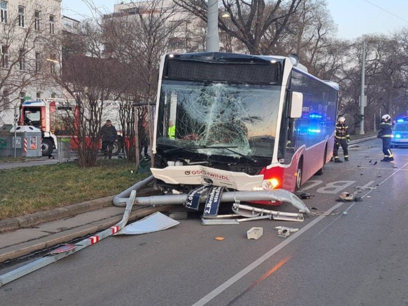 Keine Verletzten bei Unfall mit Bus in Wien-Leopoldstadt. Keine Verletzten bei Unfall mit Bus in Wien-Leopoldstadt.