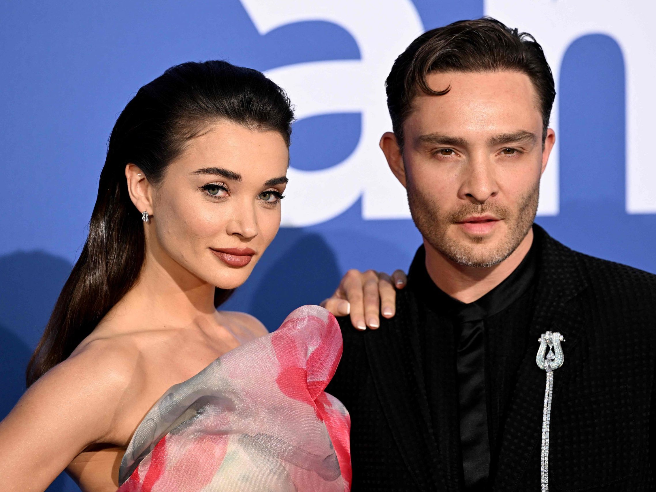 Ed Westwick und Amy Jackson mit ihrem neugeborenen Sohn Oscar: Das Paar teilte das erste Familienfoto auf Instagram. Ed Westwick und Amy Jackson mit ihrem neugeborenen Sohn Oscar: Das Paar teilte das erste Familienfoto auf Instagram.