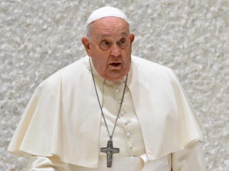 Der Pontifex seit 25 Tagen im Krankenhaus. Der Pontifex seit 25 Tagen im Krankenhaus.