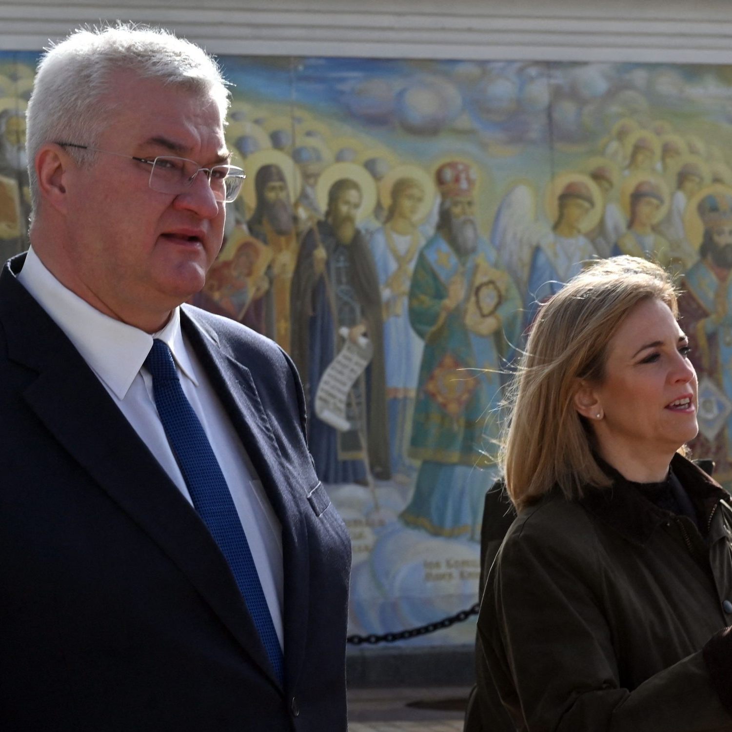 Außenministerin Beate Meinl-Reisinger (NEOS) hat am Freitag in Kiew ihrem ukrainischen Amtskollegen Andrij Sybiha die Solidarität Österreichs versichert.