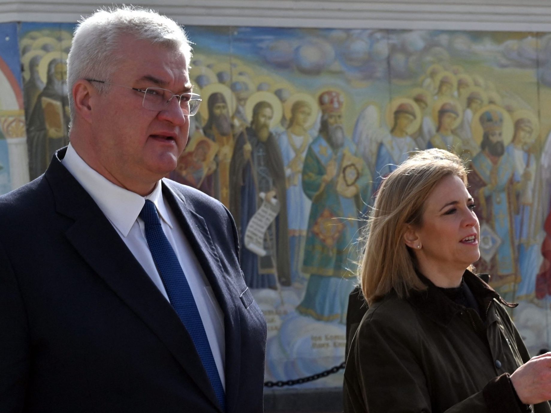 Außenministerin Beate Meinl-Reisinger (NEOS) hat am Freitag in Kiew ihrem ukrainischen Amtskollegen Andrij Sybiha die Solidarität Österreichs versichert.