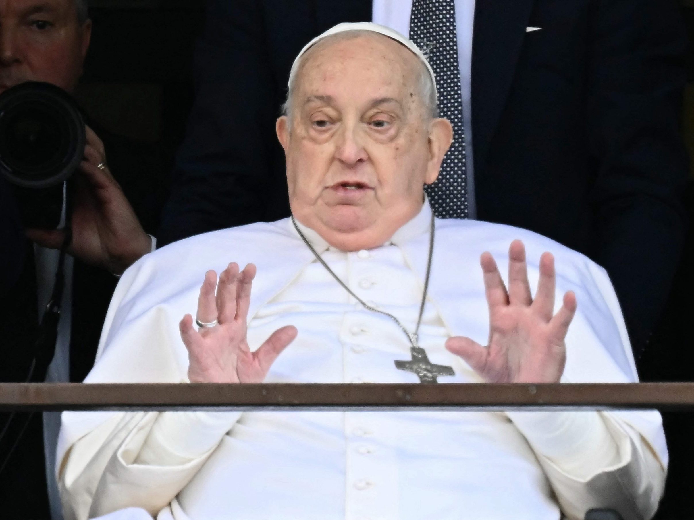 Papst Franziskus hat das Krankenhaus verlassen. Papst Franziskus hat das Krankenhaus verlassen.