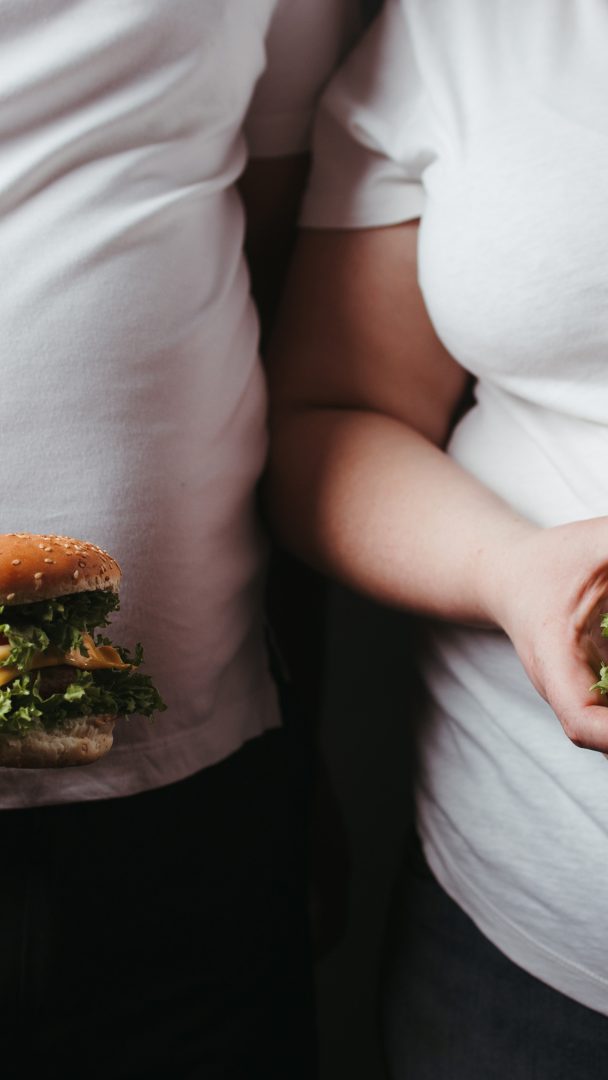 Weltweit werden die Menschen immer dicker.