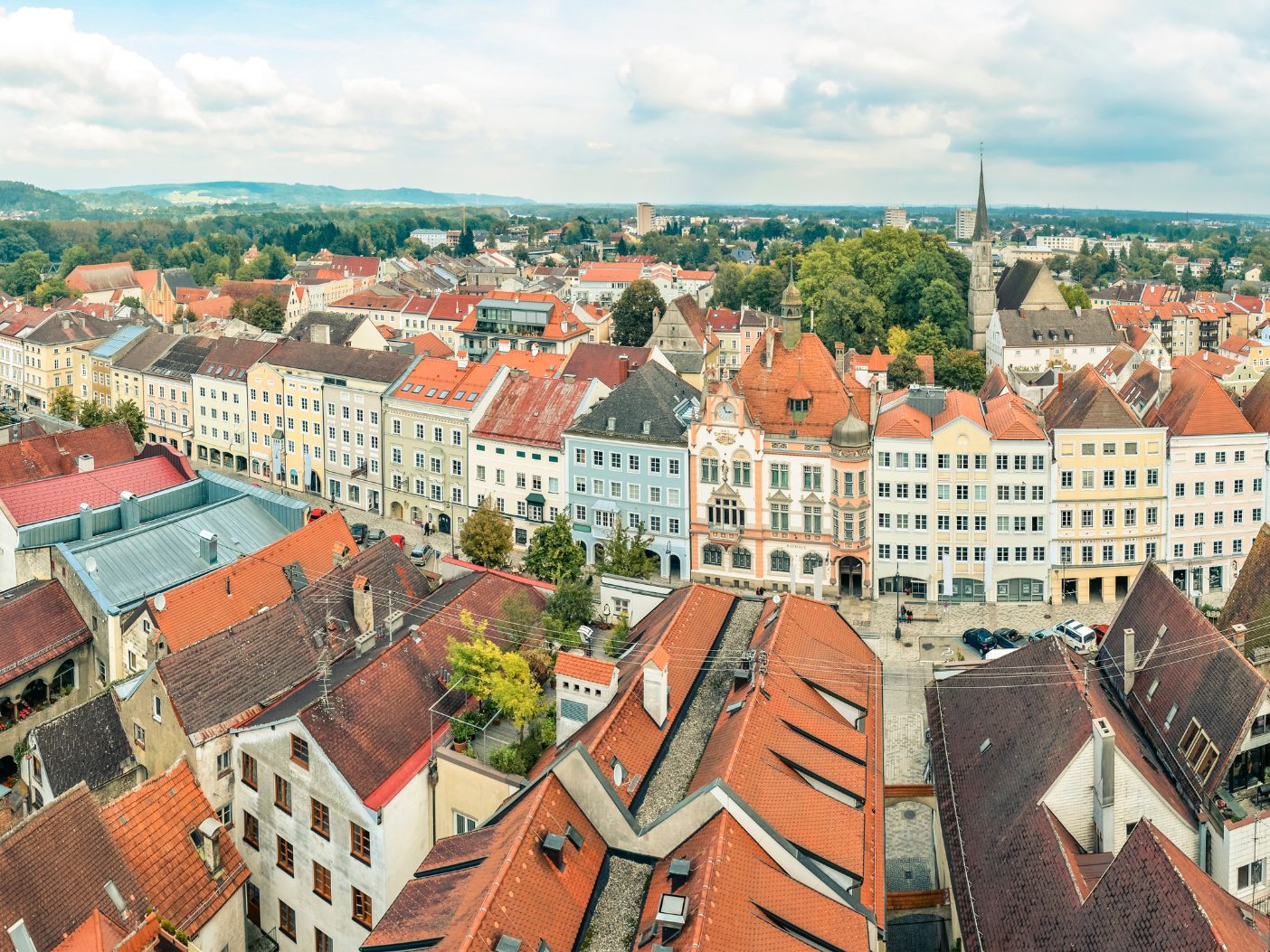 Braunau erkennt zwei NS-Persönlichkeiten die Ehrenbürgerschaft ab. Braunau erkennt zwei NS-Persönlichkeiten die Ehrenbürgerschaft ab.