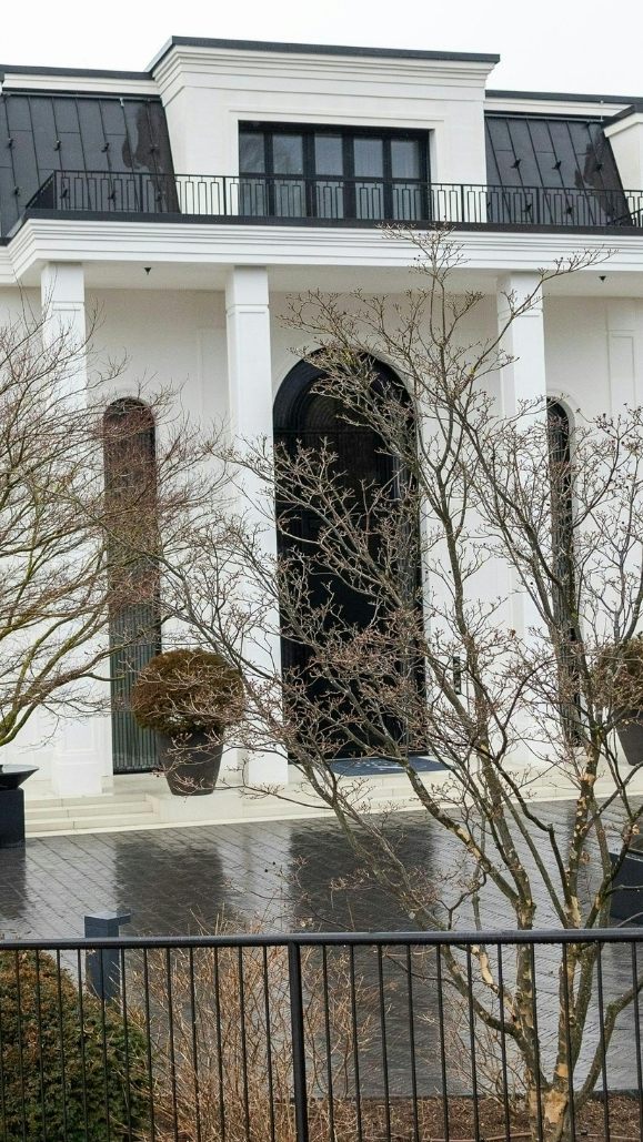 Stiftung soll Pläne haben ein Wellnesshotel aus der Villa zu machen.