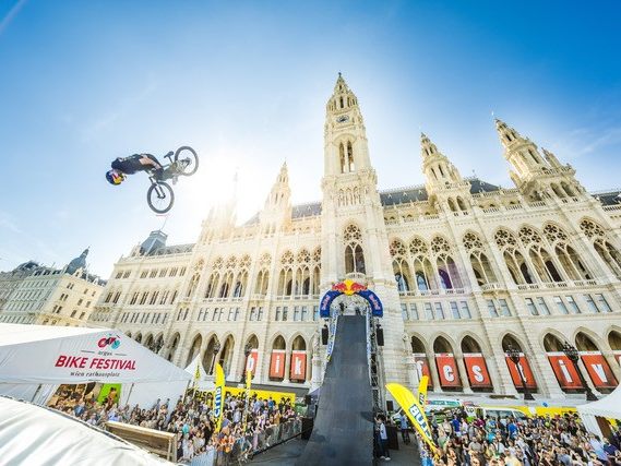 Auch heuer lockt das Argus Bike Festival Fahrradbegeisterte wieder an den Wiener Rathausplatz.