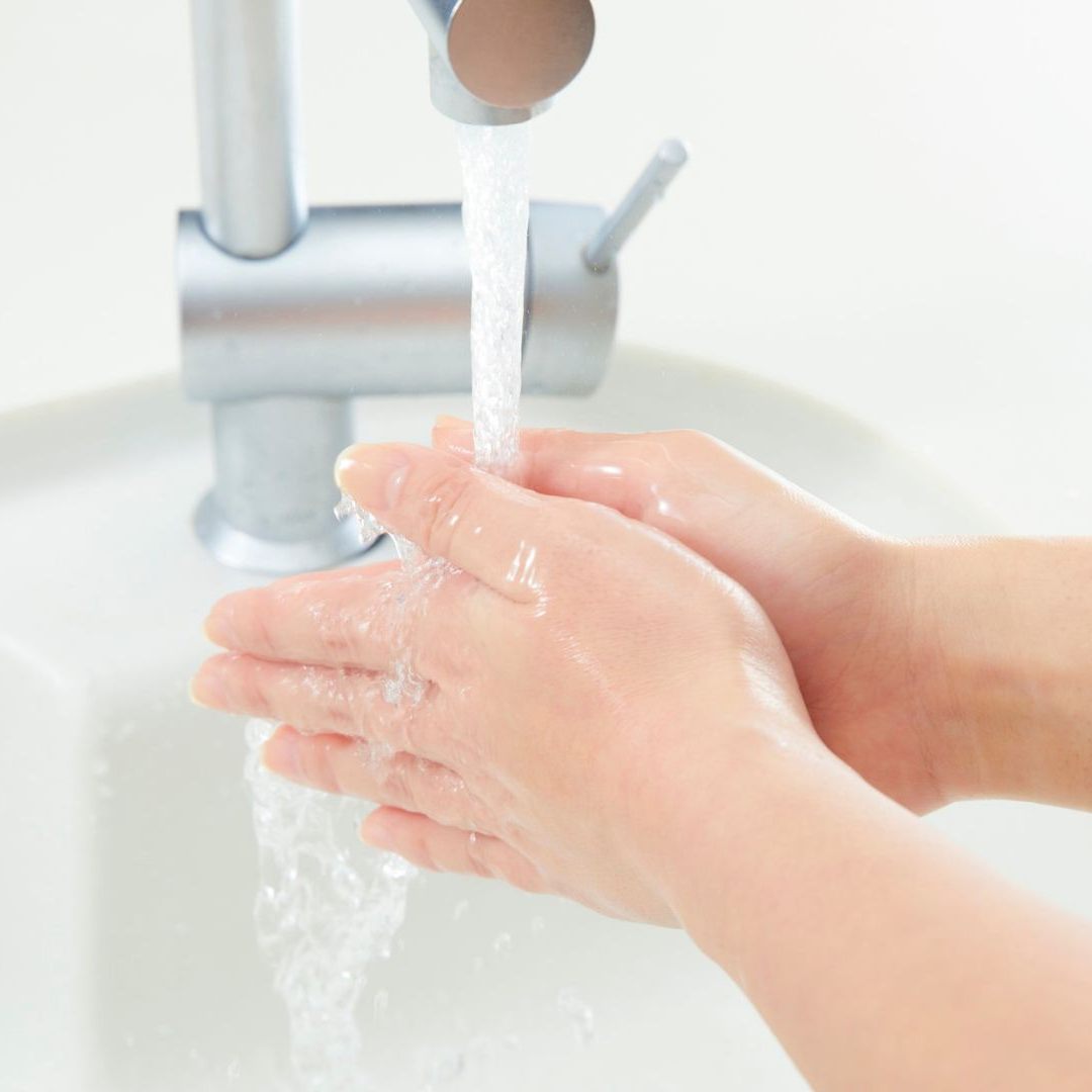Wiener Hygieneexperten haben herausgefunden, worauf beim Händewaschen geachtet werden sollte, um die Hände von Bakterien und Viren zu befreien.