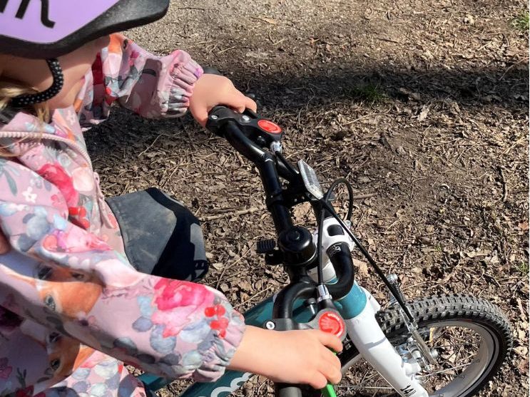 Das neue "woom GO" und der neue "READY Kinderhelm" im VIENNA.at-Test.