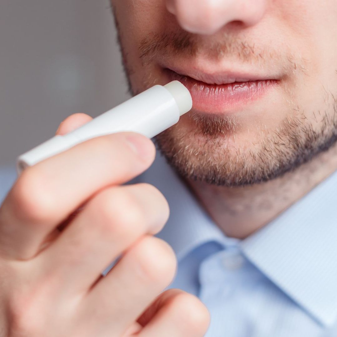 Lippenbalsam kann oft mehr schaden als helfen.