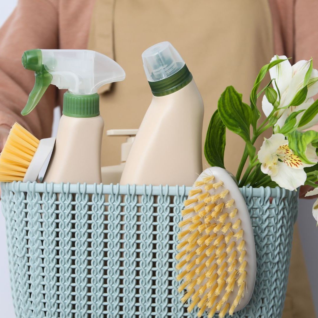 Bierflaschen, Insekten und Haustiere: Die Risiken beim Frühjahrsputz sind laut KFV vielfältig.