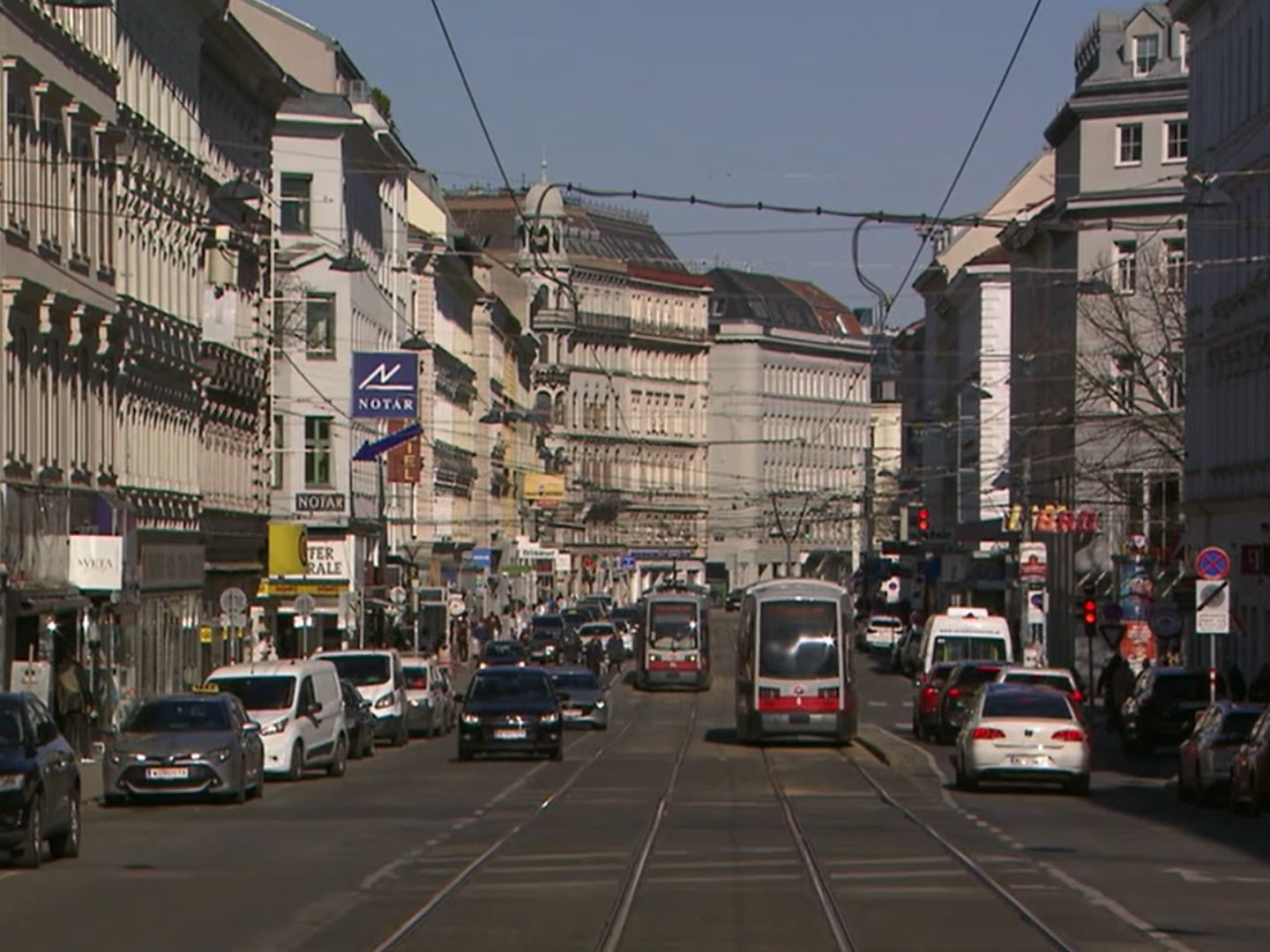 Die Wallensteinstraße ist eine der wichtigsten Einkaufsstraßen im 20. Bezirk. Die Wallensteinstraße ist eine der wichtigsten Einkaufsstraßen im 20. Bezirk.