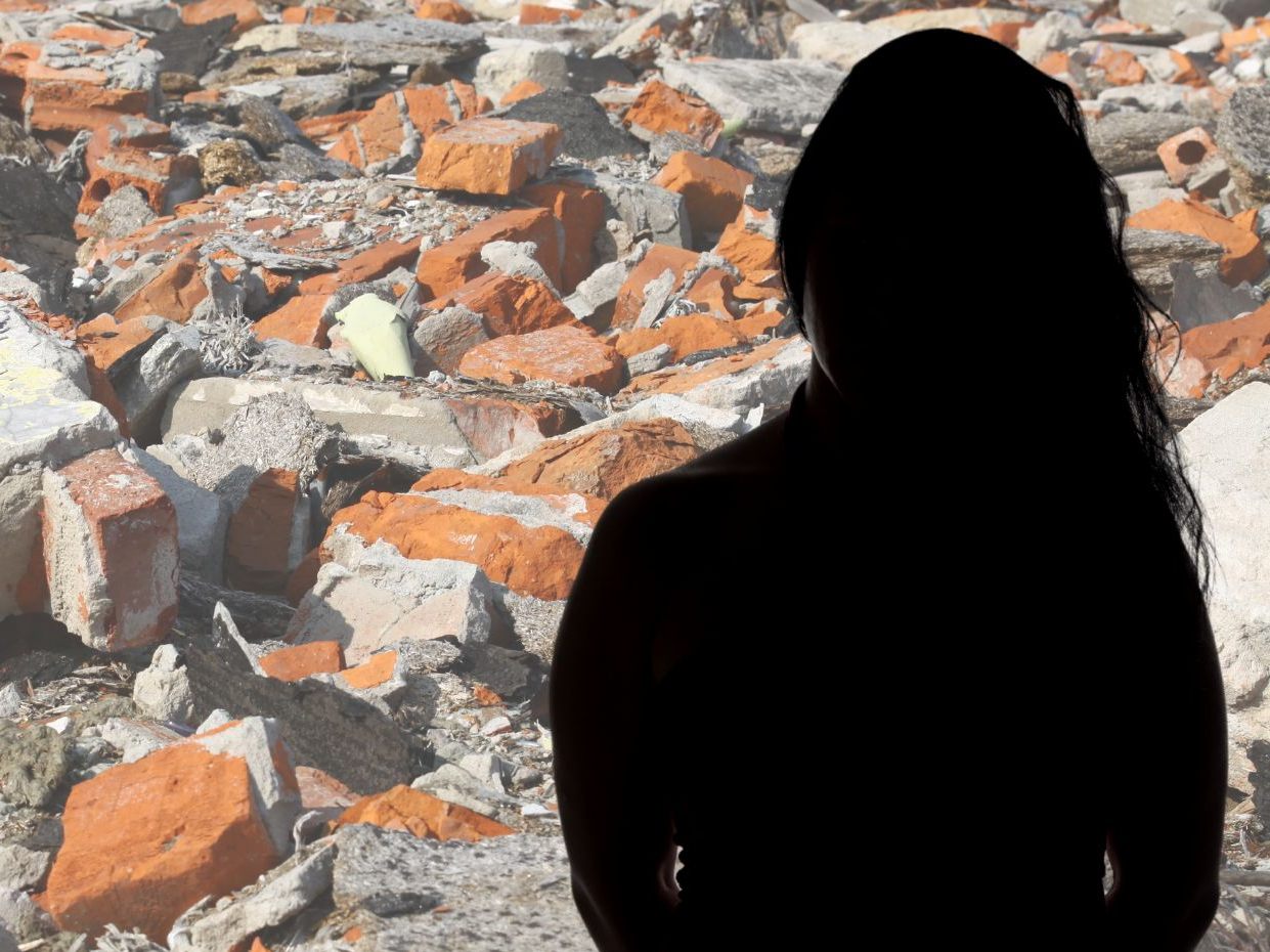 Die "Trümmerfrauen"-Thematik in Österreich ist recht nebulös. Die "Trümmerfrauen"-Thematik in Österreich ist recht nebulös.
