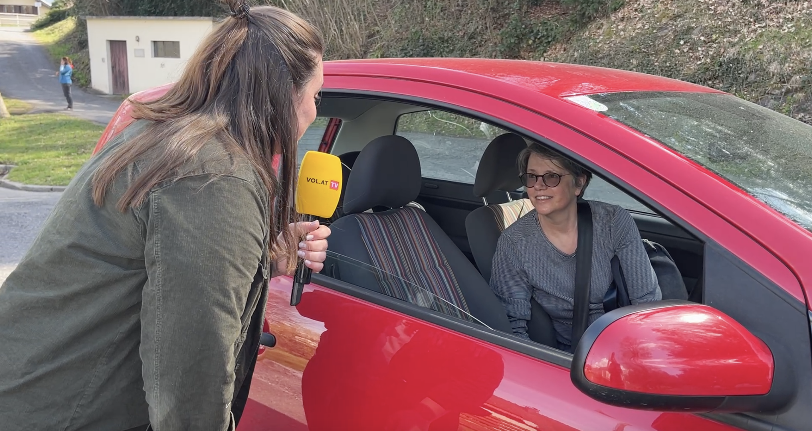 Margot ist stehengeblieben und hat uns eine Mitfahrgelegenheit angeboten. Margot ist stehengeblieben und hat uns eine Mitfahrgelegenheit angeboten.