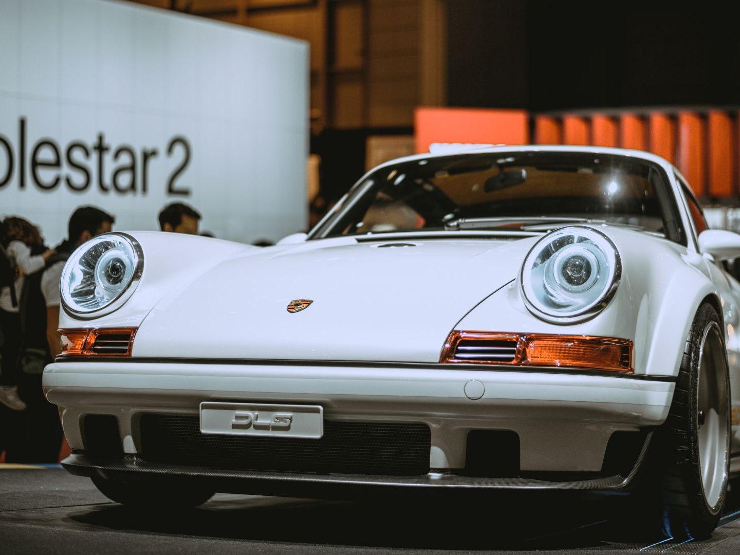 Tiefrote Zahlen für Porsche: Hohe Kosten und sinkende Absätze in China bringen den Sportwagenhersteller unter Druck. Tiefrote Zahlen für Porsche: Hohe Kosten und sinkende Absätze in China bringen den Sportwagenhersteller unter Druck.