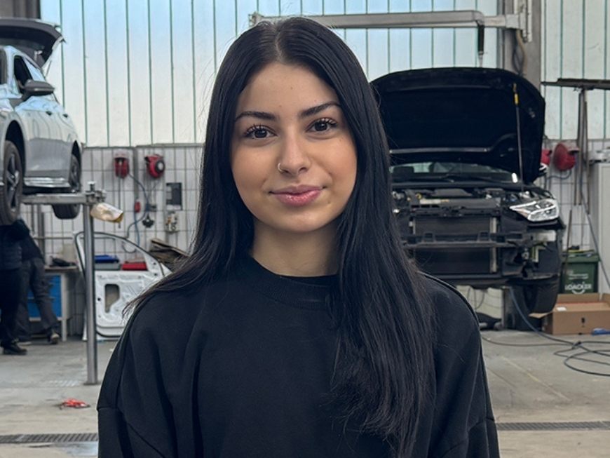 Die 17-Jährige macht eine Lehre zur Lackiererin.