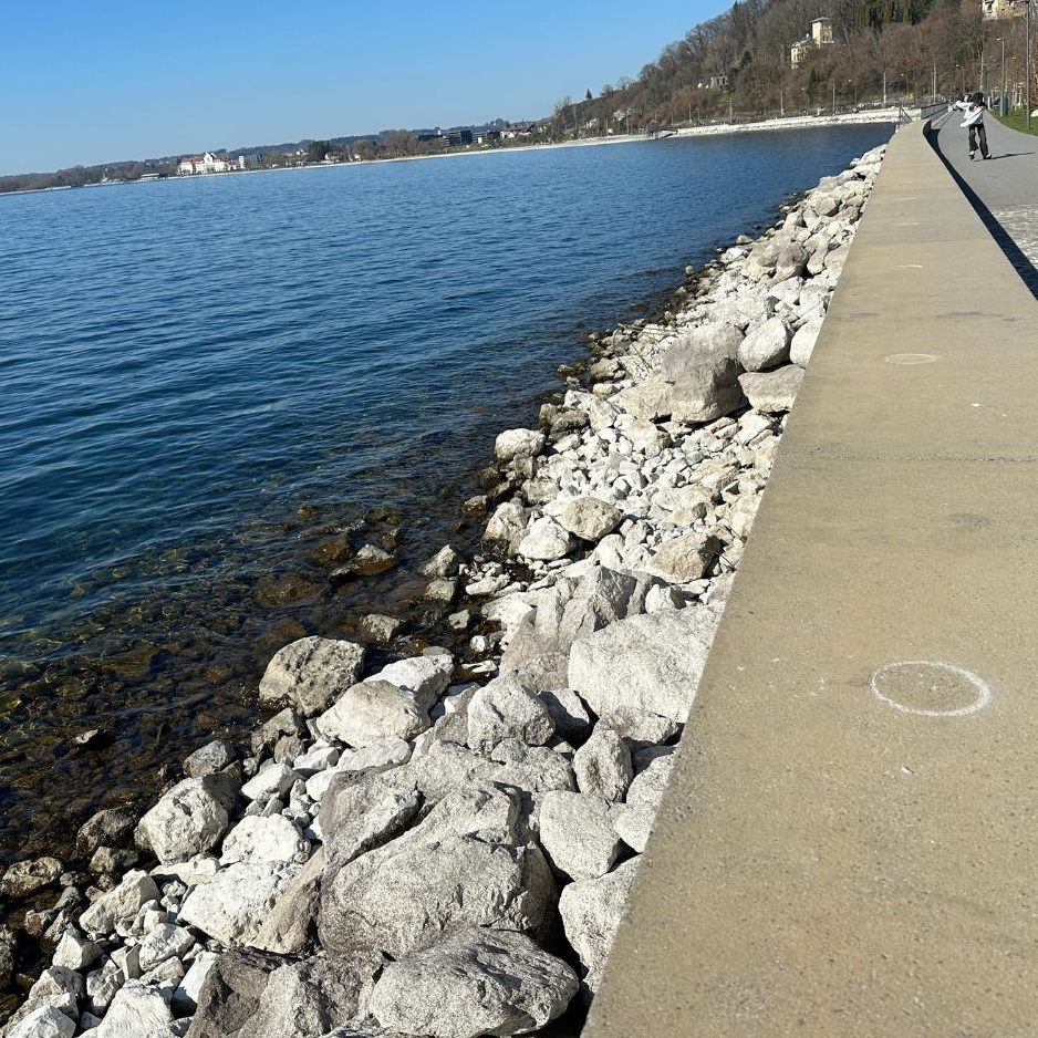 Der Bodenseepegel zeigt sich niedriger als noch vor einem Jahr.