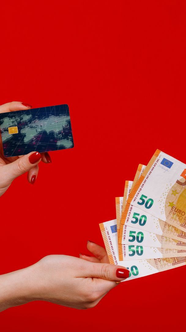 Bargeld bleibt in Österreich und Deutschland beliebt – trotz des digitalen Zahlungsbooms in anderen europäischen Ländern.