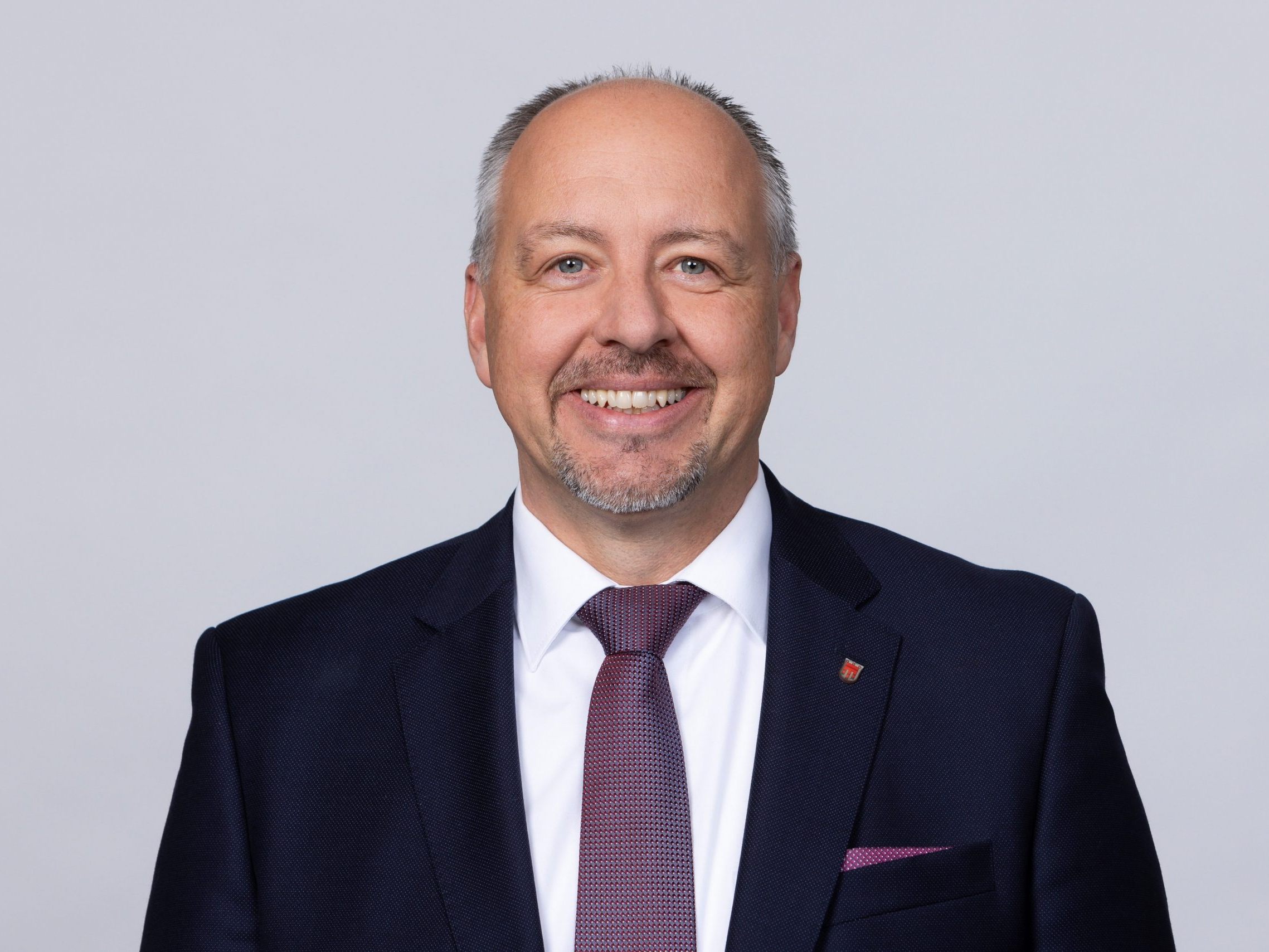 Joachim Fritz, Bürgermeisterkandidat für das Kleinwalsertal, setzt sich für eine starke Gemeinschaft, wirtschaftliche Stabilität und soziale Sicherheit ein. Joachim Fritz, Bürgermeisterkandidat für das Kleinwalsertal, setzt sich für eine starke Gemeinschaft, wirtschaftliche Stabilität und soziale Sicherheit ein.