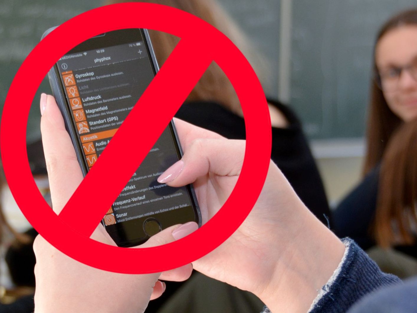 Die negativen Auswirkungen der mobilen Geräte an Schulen seien massiv. Die negativen Auswirkungen der mobilen Geräte an Schulen seien massiv.