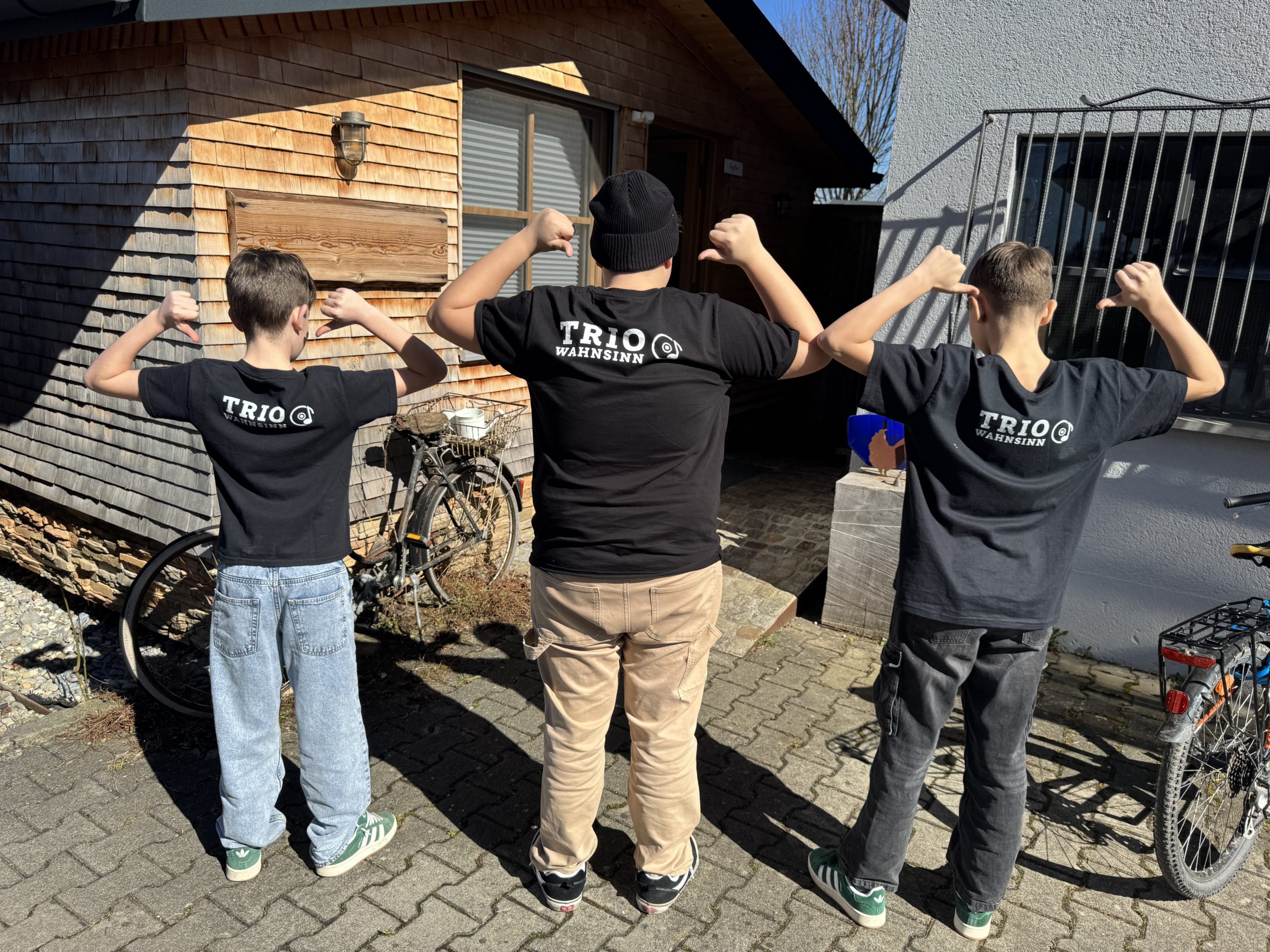 Der Merch von Trio-Wahnsinn.