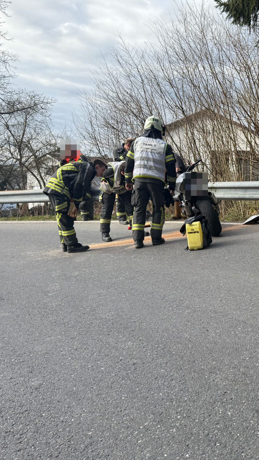 Ein 26-Jähriger wurde bei einem Motorradunfall in Lochau verletzt.