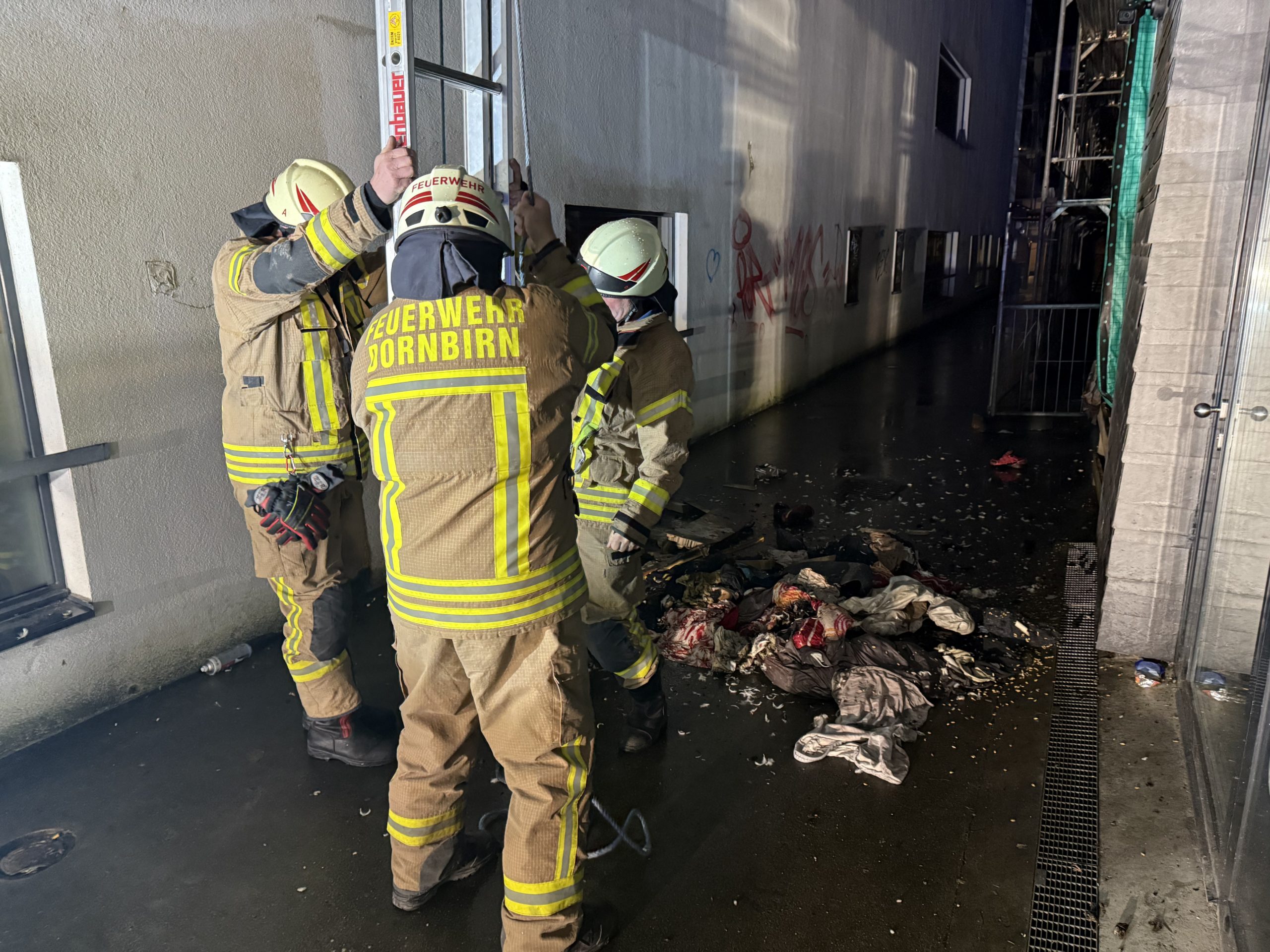 Zwei Personen ins LKH nach Brand in Dornbirner Wohnung