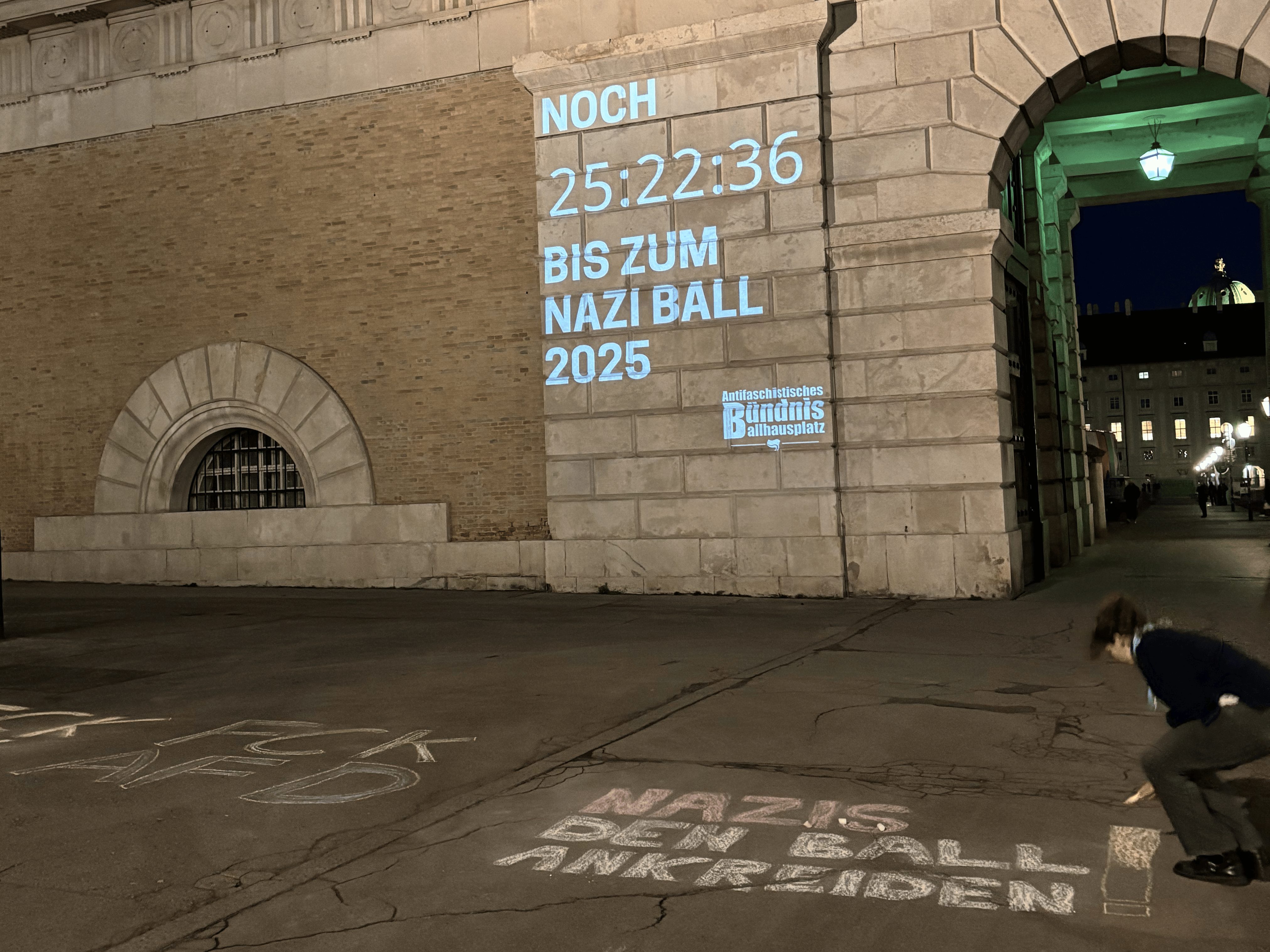 Die Protestinstallation gegen den Akademikerball wurde durch die Polizei unterbunden.