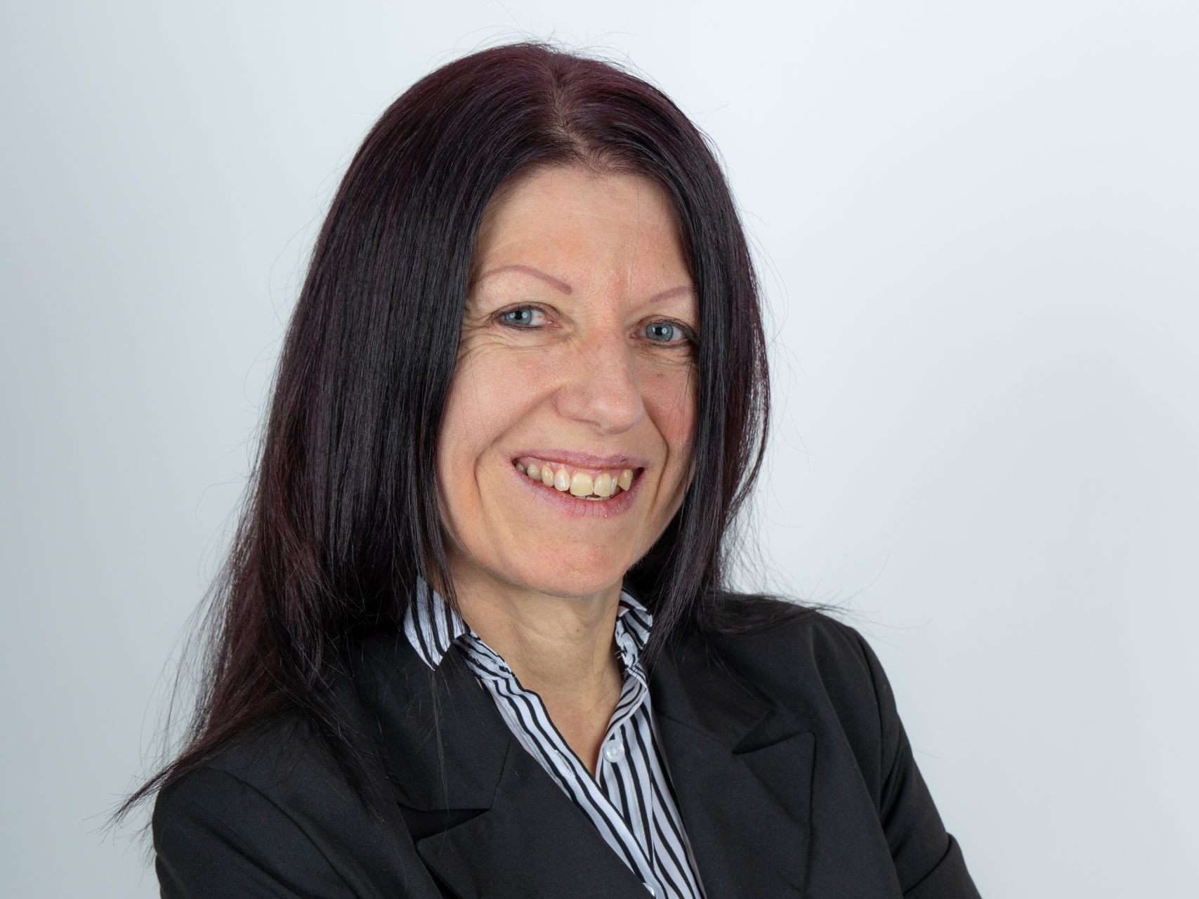 Sonja Bereuter, FPÖ-Bürgermeisterkandidatin für Wolfurt, setzt sich für soziale Gerechtigkeit, eine verantwortungsvolle Finanzpolitik und das Wohl der älteren Generation ein. Sonja Bereuter, FPÖ-Bürgermeisterkandidatin für Wolfurt, setzt sich für soziale Gerechtigkeit, eine verantwortungsvolle Finanzpolitik und das Wohl der älteren Generation ein.