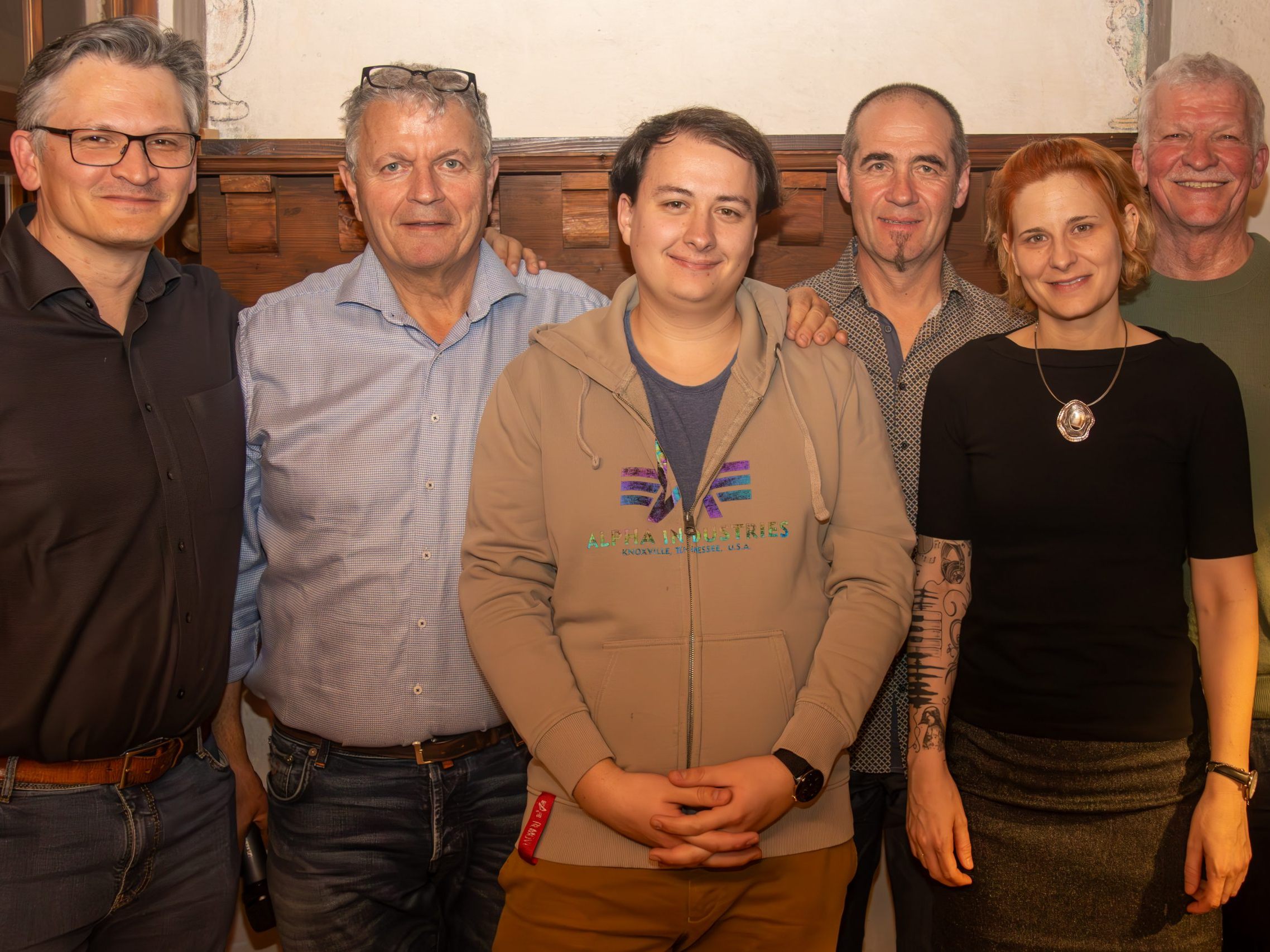 Neue Mitglieder mit Chorleiterin + Obmann Neue Mitglieder mit Chorleiterin + Obmann