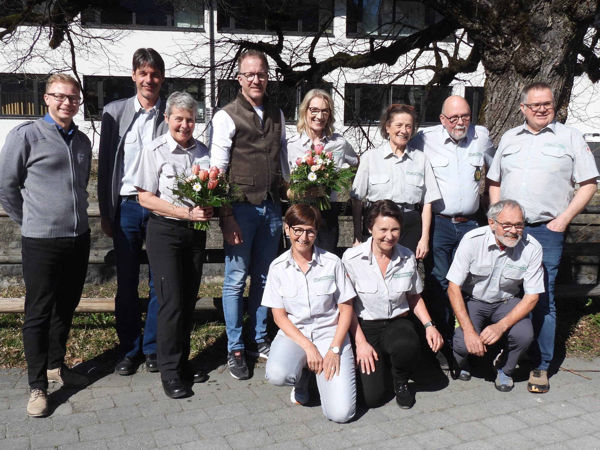 Die neue Landesleitung der Naturwacht freut sich über eine erfolgreiche Generalversammlung und den gemeinsamen Austausch. Foto v.l.n.r hinten: Christoph Daxer, Johannes Achatz, Gaby Kraft, Landesrat Christian Gantner, Gitti Hellmair, Birgit Bonner, Edi Hartmann, Harald Nesensohn. Foto v.l.n.r vorne: Nina Kräutler-Ferrari, Marion Eckert-Krause, Max Hartman. Die neue Landesleitung der Naturwacht freut sich über eine erfolgreiche Generalversammlung und den gemeinsamen Austausch. Foto v.l.n.r hinten: Christoph Daxer, Johannes Achatz, Gaby Kraft, Landesrat Christian Gantner, Gitti Hellmair, Birgit Bonner, Edi Hartmann, Harald Nesensohn. Foto v.l.n.r vorne: Nina Kräutler-Ferrari, Marion Eckert-Krause, Max Hartman.