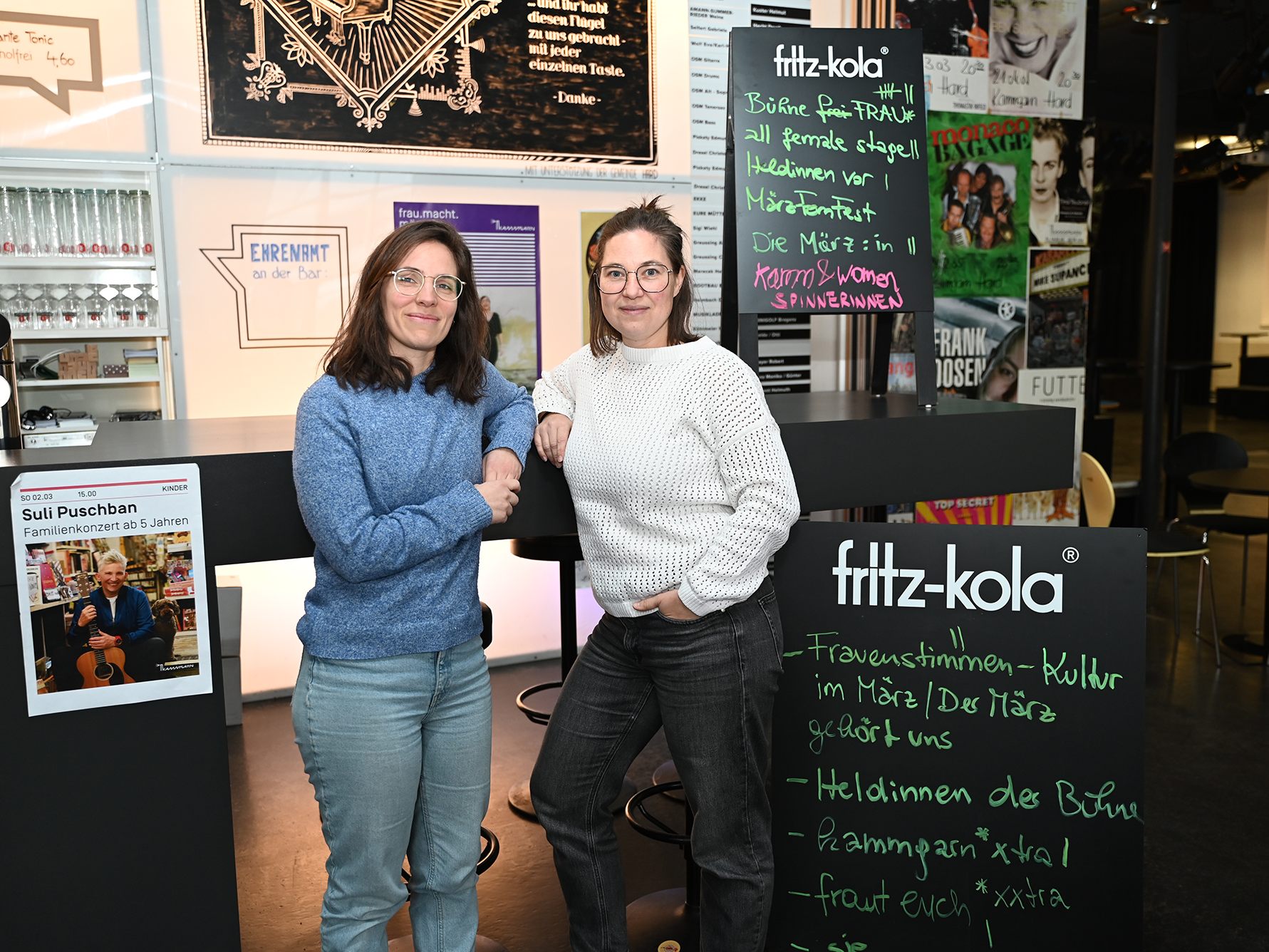 Lisa Weiß und Jutta Faigle verweisen auf frauen.macht.maerz.