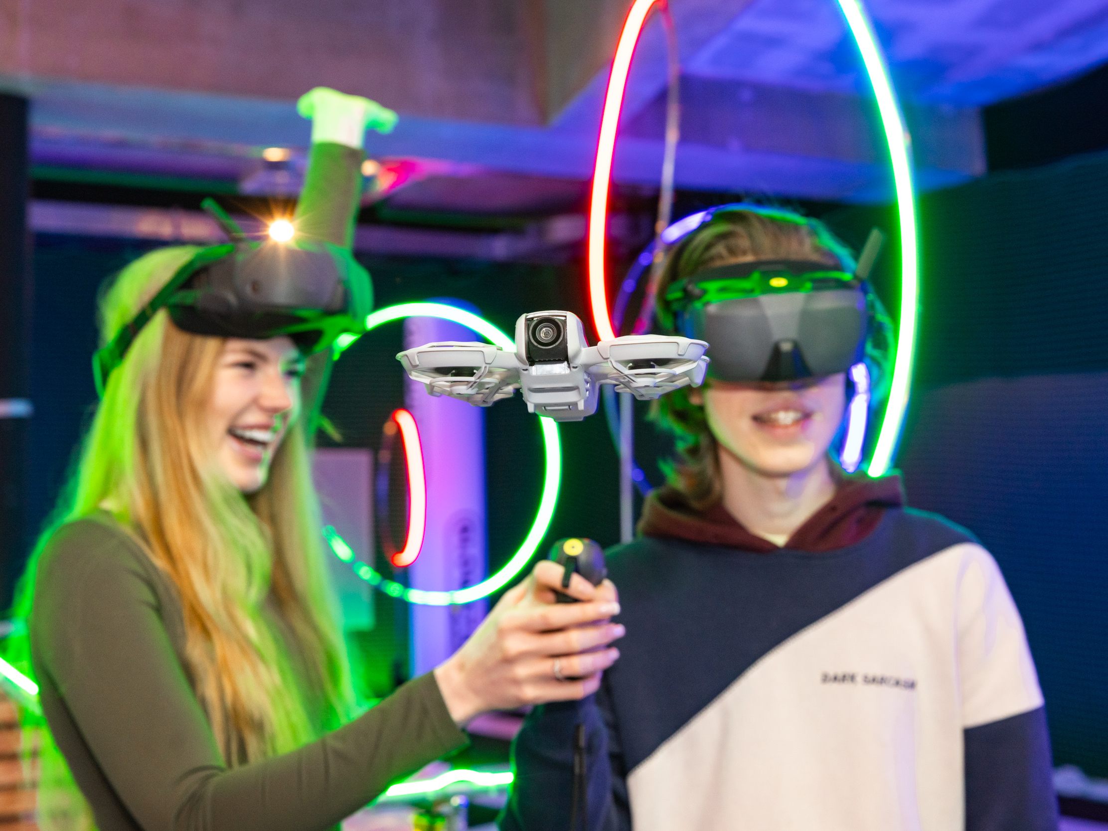 Egal, ob Anfänger oder Profi: Im "Metaverse Vienna" können sich Besucher mit den Drohnen austoben.