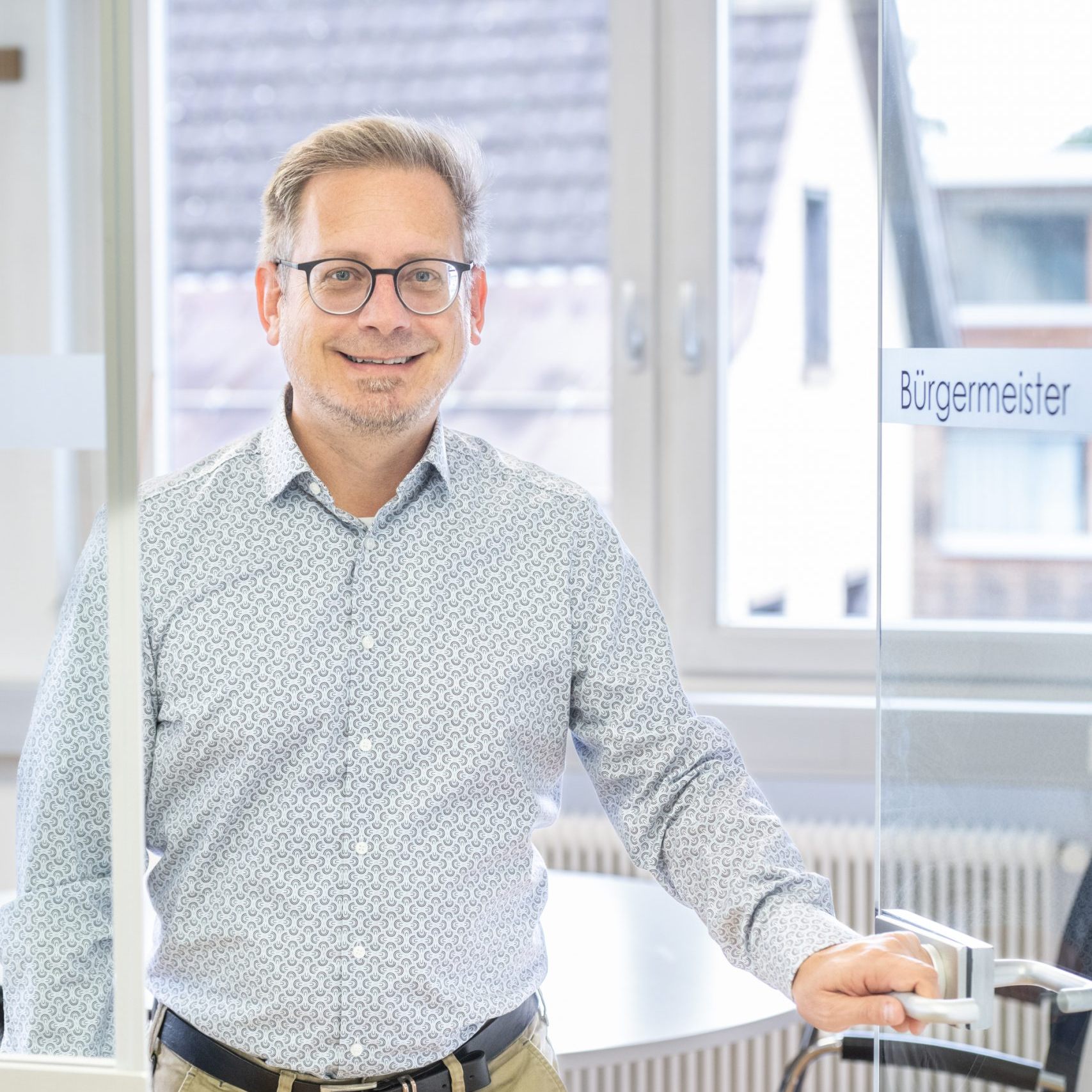 Michael Schnetzer, Bürgermeister von Sulz, setzt auf Transparenz, Bürgernähe und eine nachhaltige Entwicklung der Gemeinde.