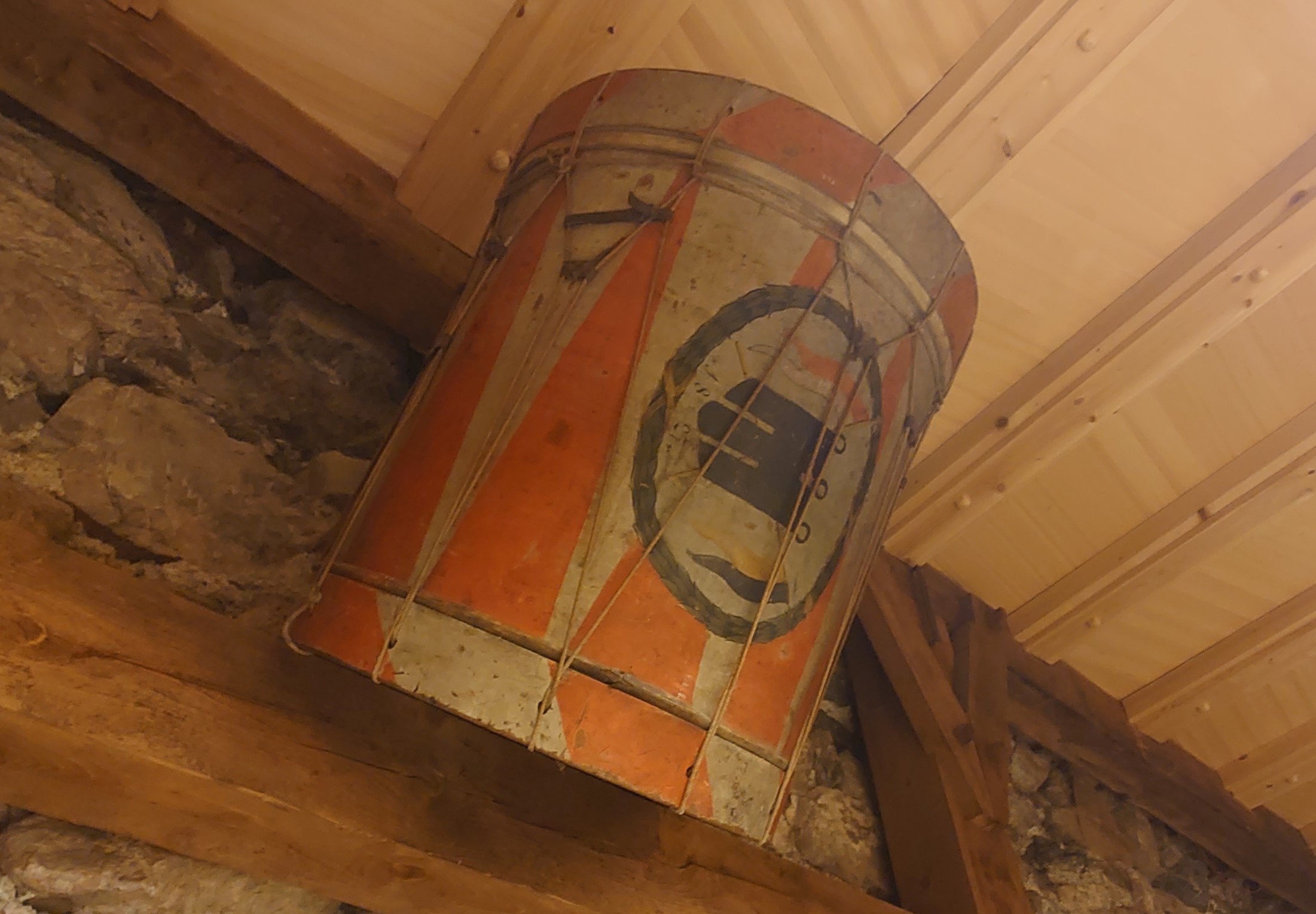 Schattenburgmuseum: Trommel mit Montfortwappen Schattenburgmuseum: Trommel mit Montfortwappen