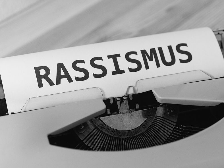 2024 sind die Meldungen von Rassismus wieder gestiegen.