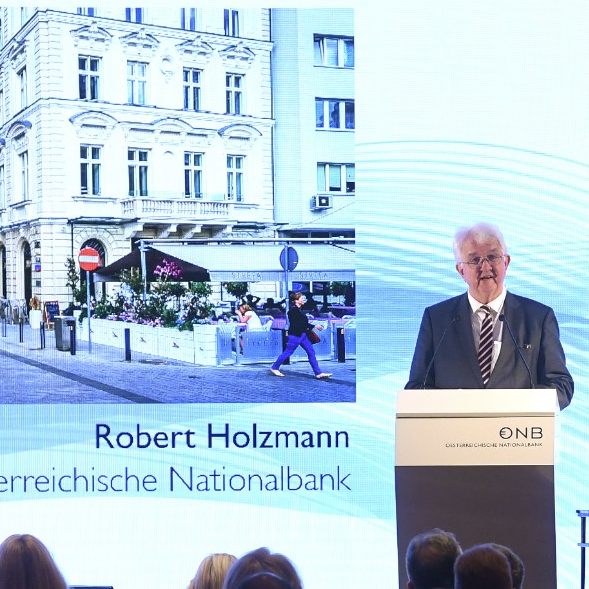 Robert Holzmann.