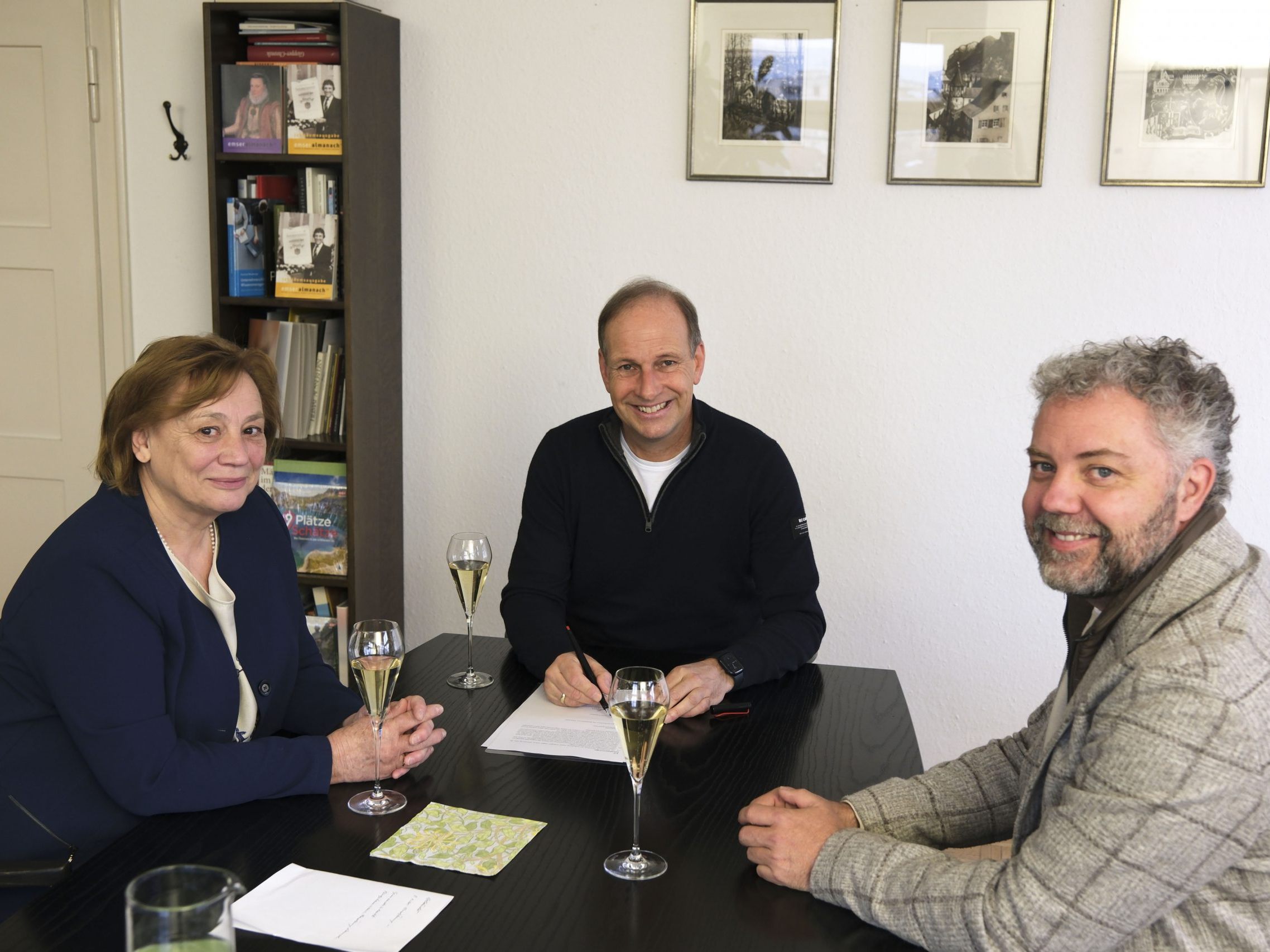 v. l. Obfrau Elisabeth Schmid, Bürgermeister Dieter Egger, Obfrau-Stellvertreter Rene Glatthaar