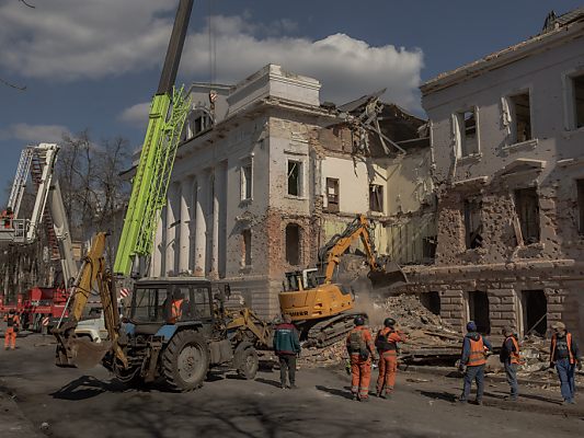 Aufräumarbeiten in Sumy