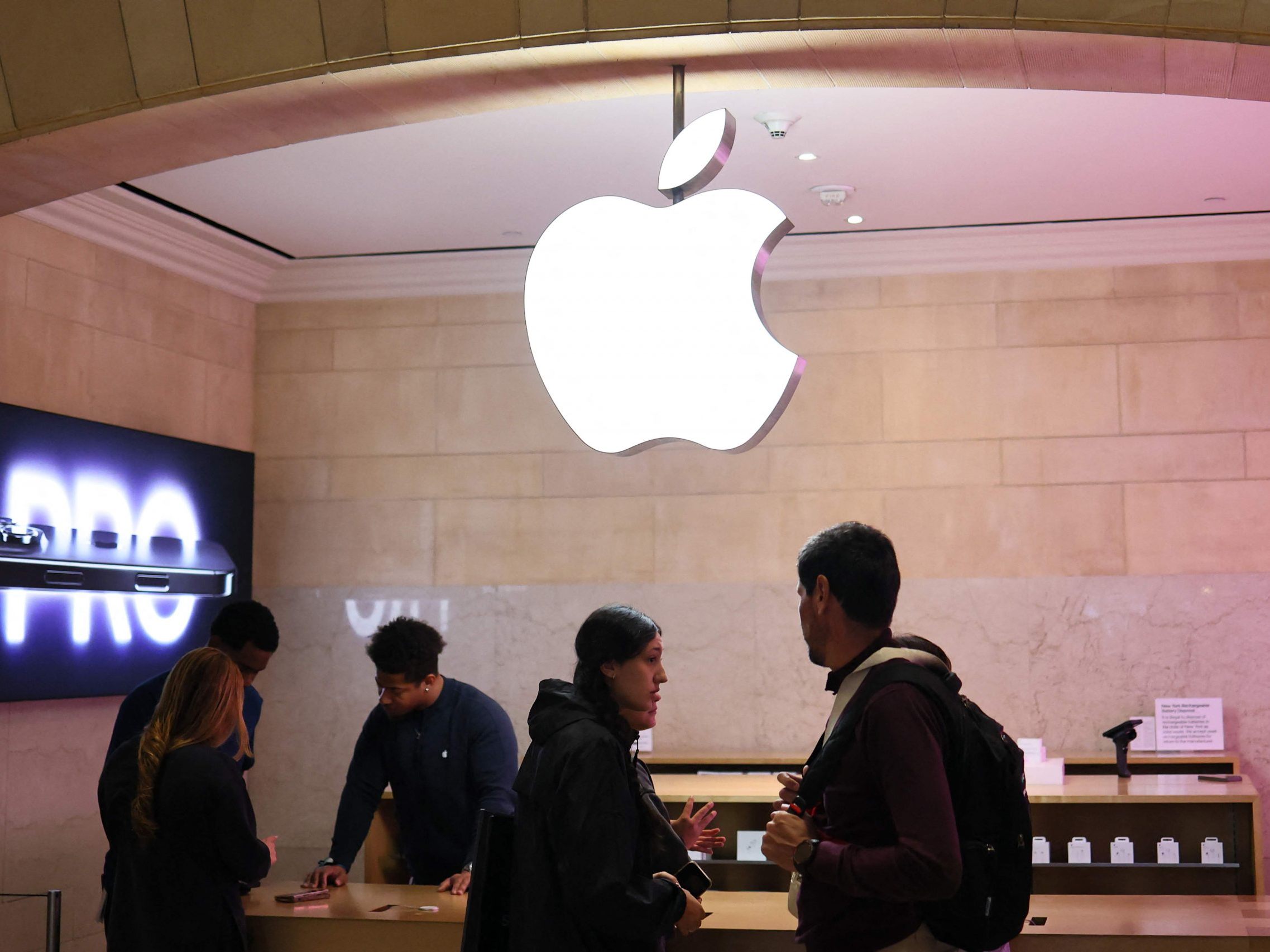 Der Zollkrieg des US-Präsidenten schadet Apple enorm. Die Aktie des Konzerns verlor rund ein Fünftel ihres Werts.