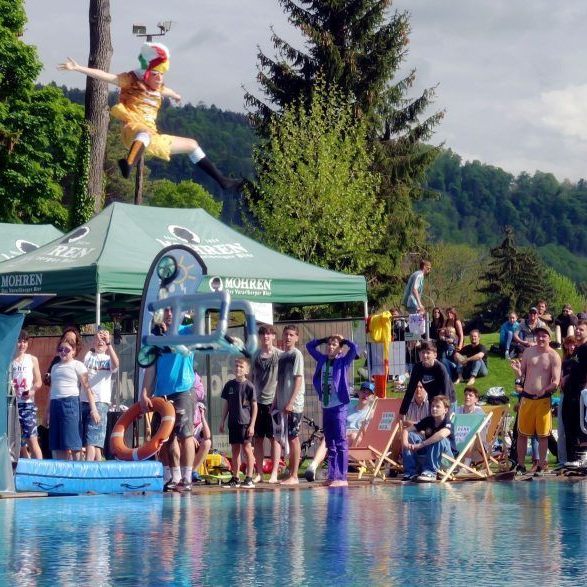 Spektakuläre Jumps lockten viele Besucher zum Sprungtag ins Waldbad Feldkirch.