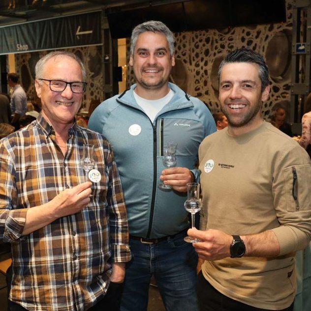 Heinz Fritz (Sensoriker für Säly Edelbrände & Gin), Joseph Rützler (Dieffenbacher) und Reinhard Juen (Mehrfacher Ski Masters-Sieger).