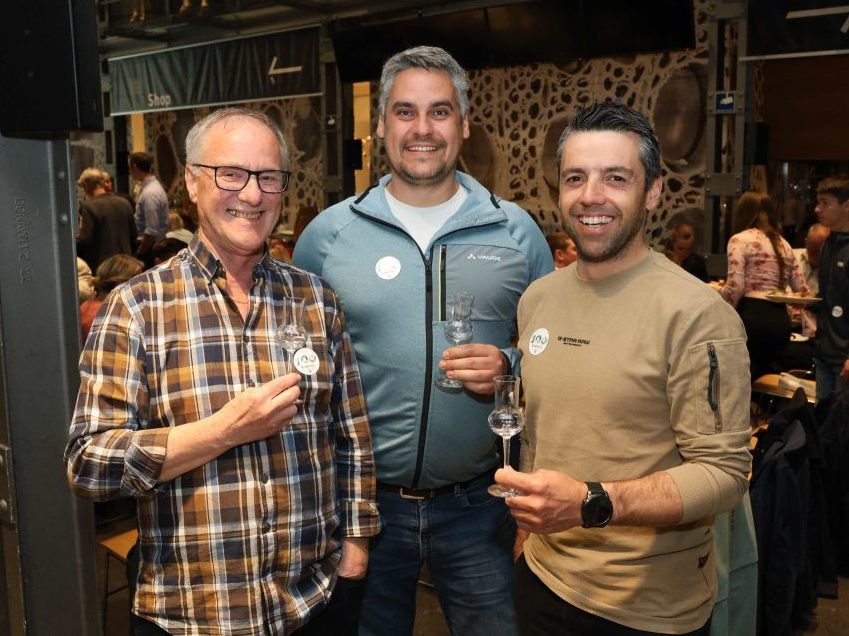 Heinz Fritz (Sensoriker für Säly Edelbrände & Gin), Joseph Rützler (Dieffenbacher) und Reinhard Juen (Mehrfacher Ski Masters-Sieger).