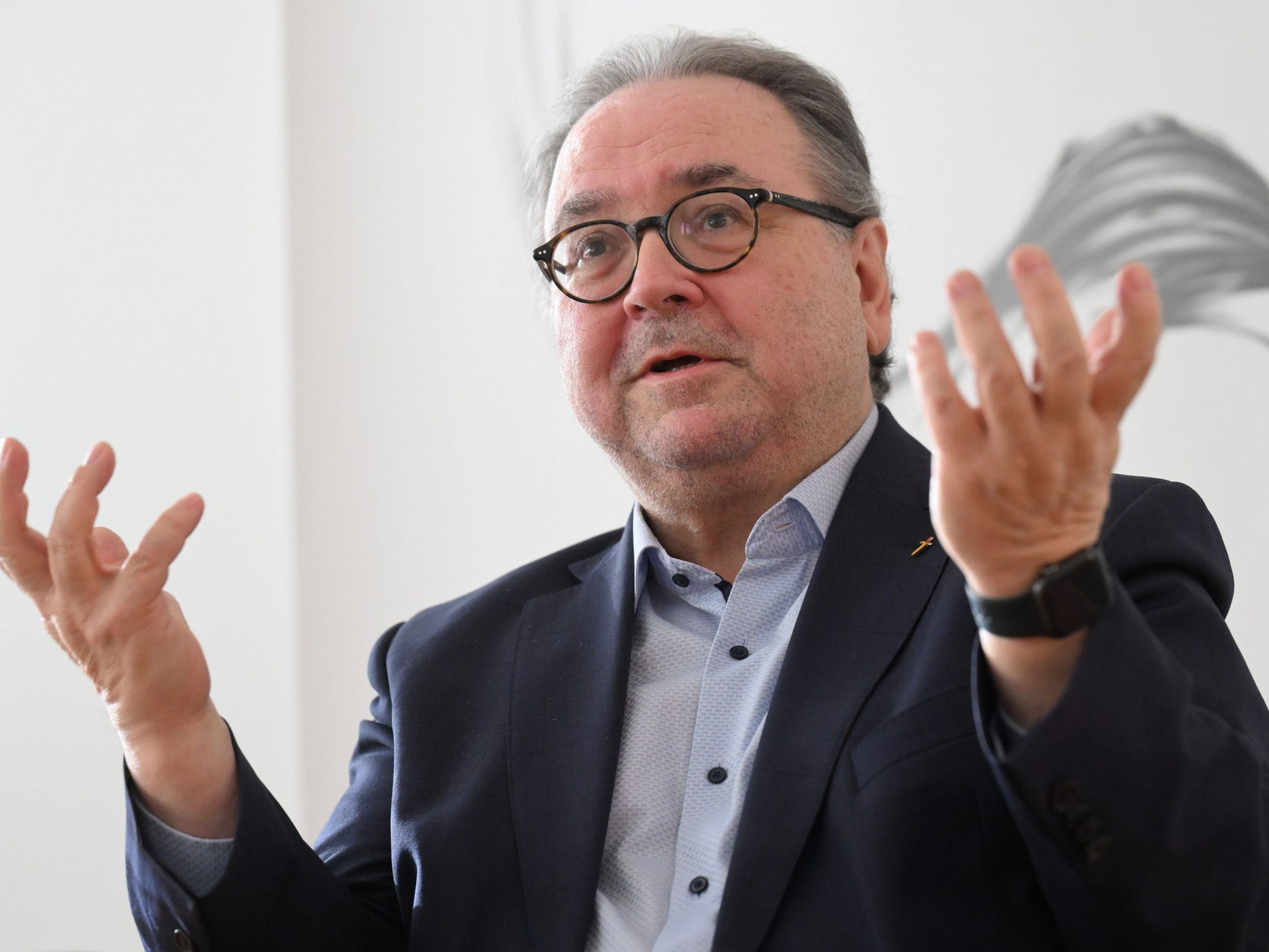 Der evangelische Bischof ist enttäuscht von der Politik. Der evangelische Bischof ist enttäuscht von der Politik.