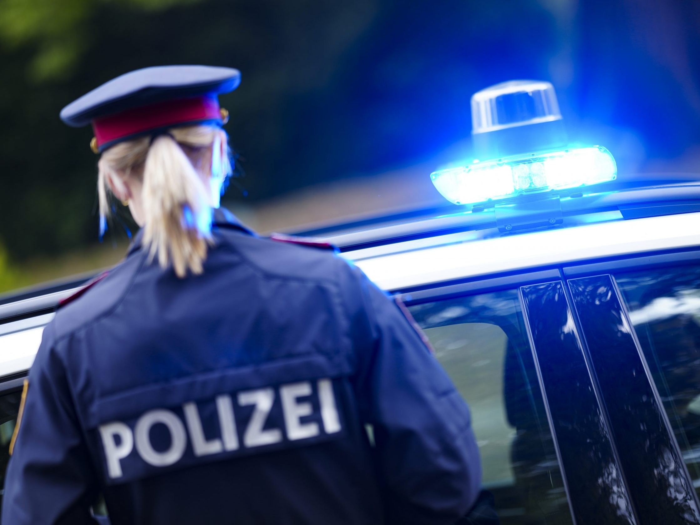 Zu dem Crash kam es am Samstag kurz vor 22.45 Uhr. Zu dem Crash kam es am Samstag kurz vor 22.45 Uhr.