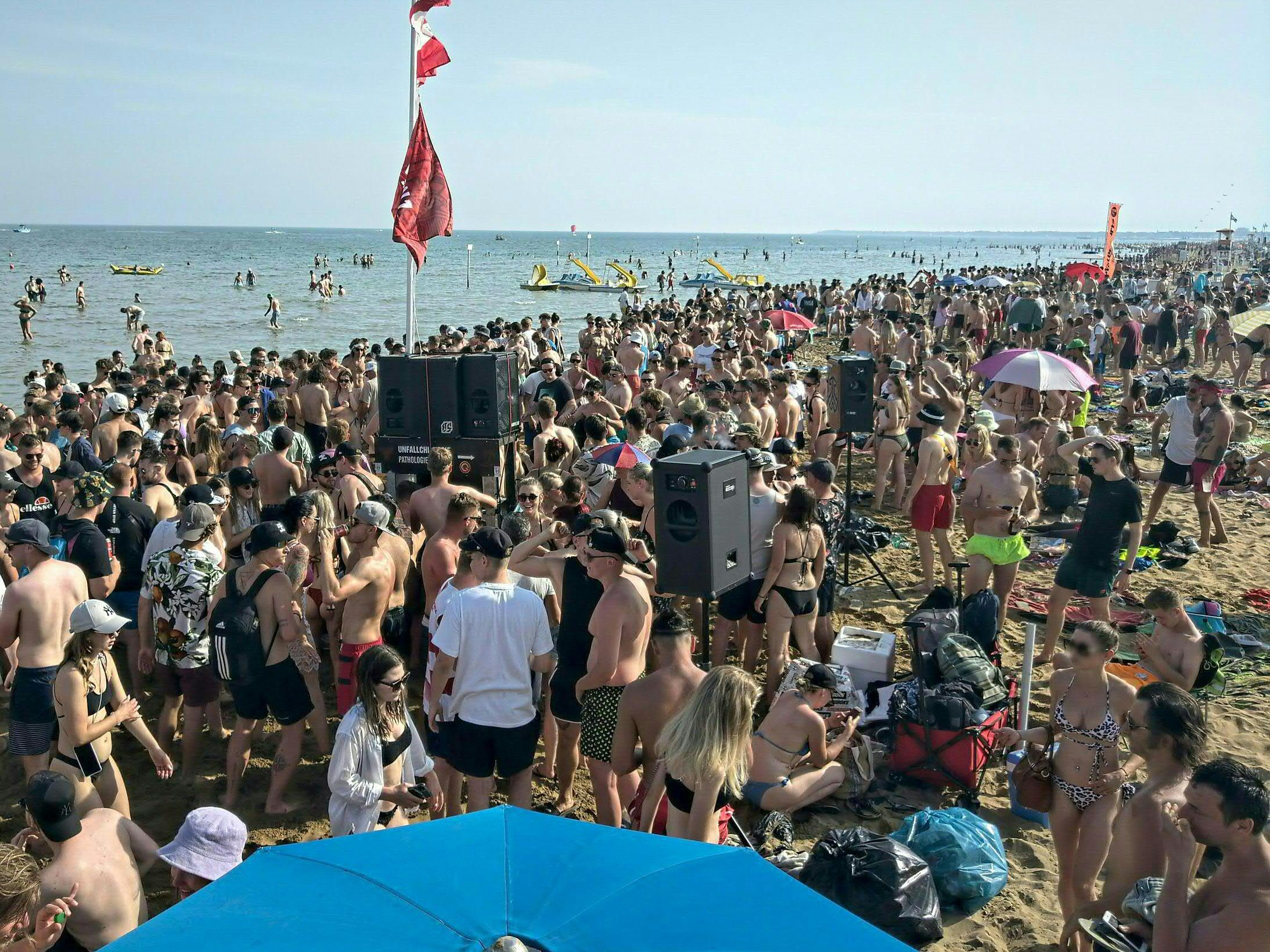 Seit mittlerweile fünf Staffeln sendet ATV die Party-Exzesse vom Partystrand in Lignano in heimische Wohnzimmer. Seit mittlerweile fünf Staffeln sendet ATV die Party-Exzesse vom Partystrand in Lignano in heimische Wohnzimmer.