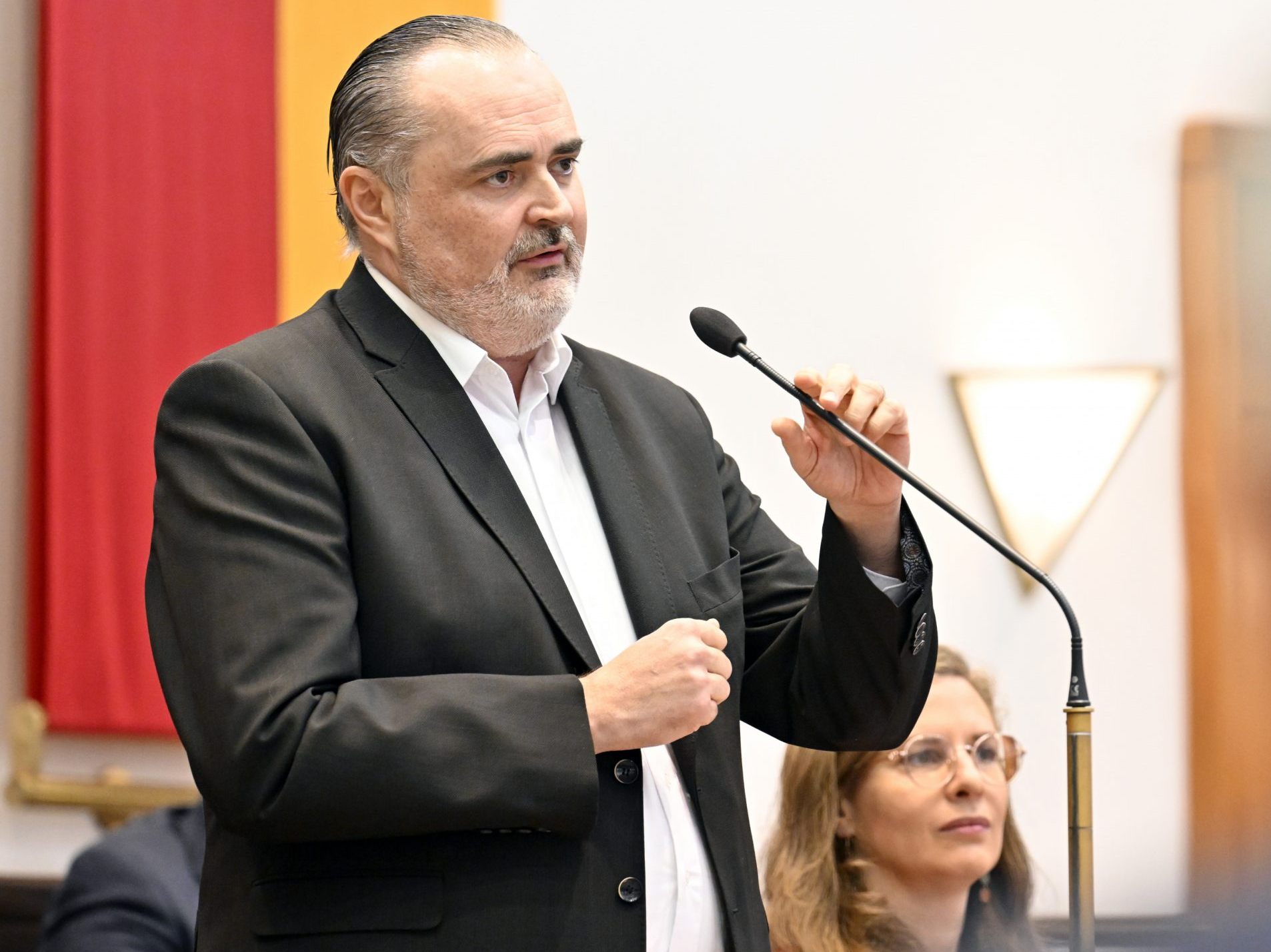 Doskozil steht eventuell vor dem nächsten Eingriff am Kehlkopf.