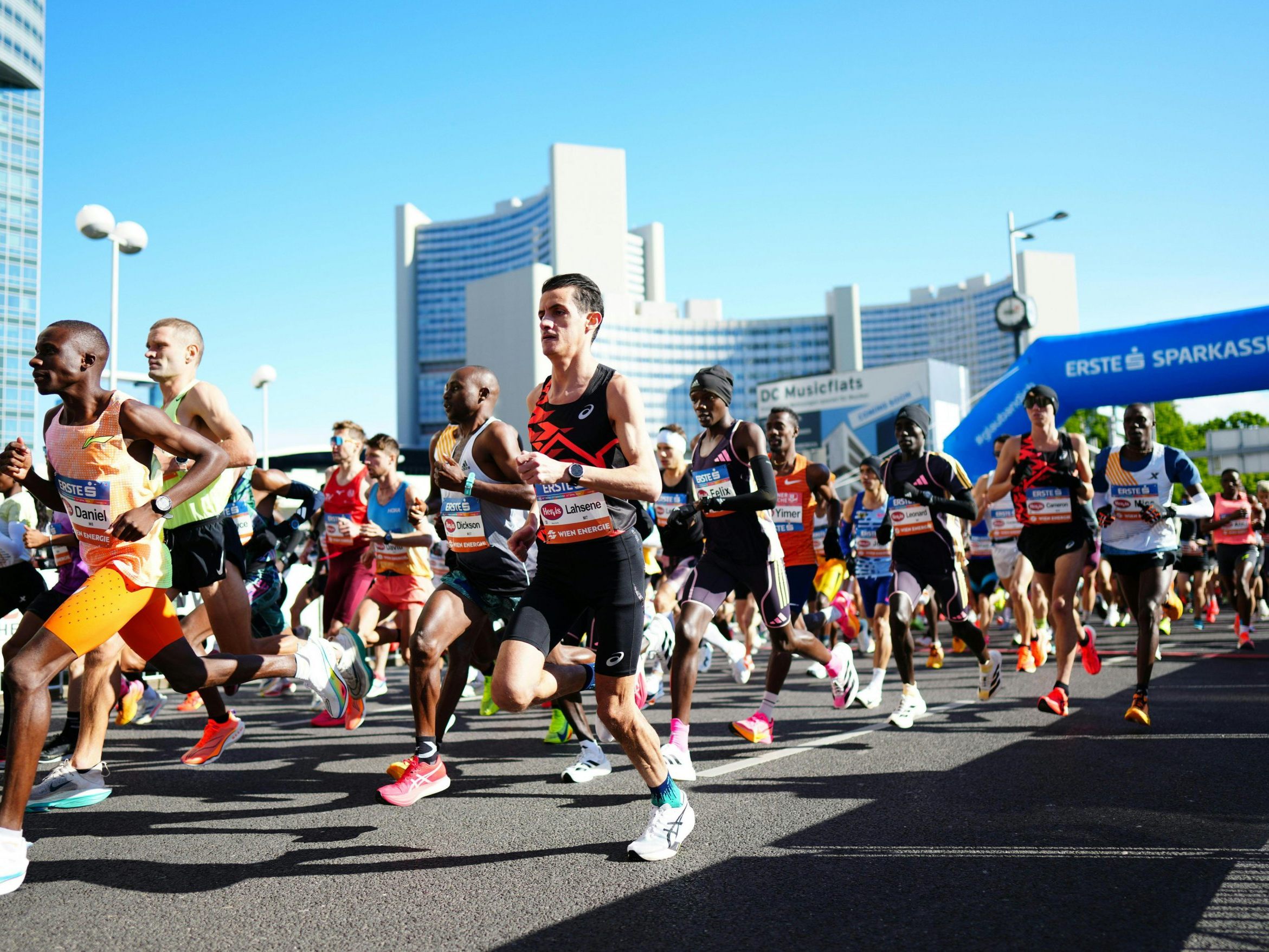Live-Ticker zum Wien Marathon 2025 mit allen Ergebnissen und Bildern. Live-Ticker zum Wien Marathon 2025 mit allen Ergebnissen und Bildern.