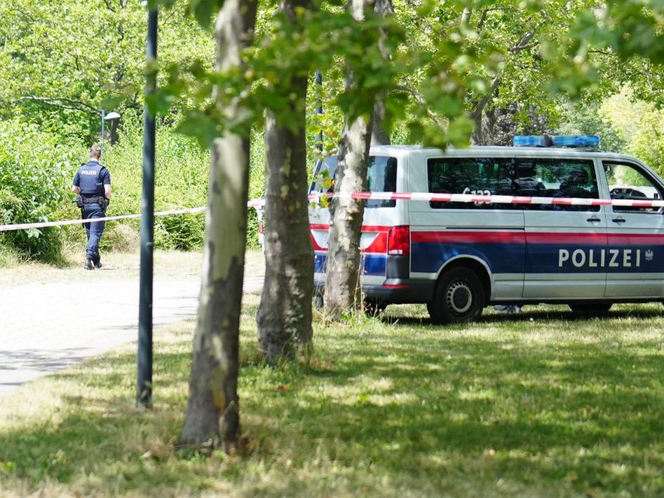 Die Polizei ermittelt nach einer Messerattacke auf eine Frau. Die Polizei ermittelt nach einer Messerattacke auf eine Frau.
